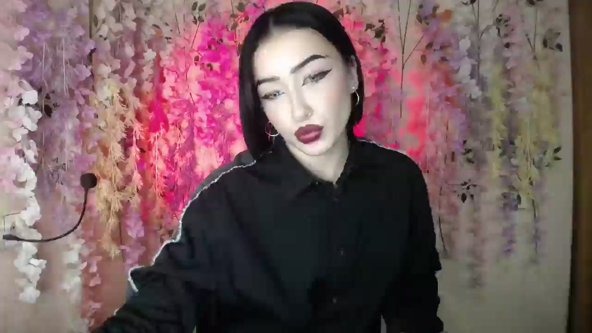 Gallery image thumbnail from Young_Evil's myfreecams stream on, 12/24/2025, 18:40 image 15 of 20