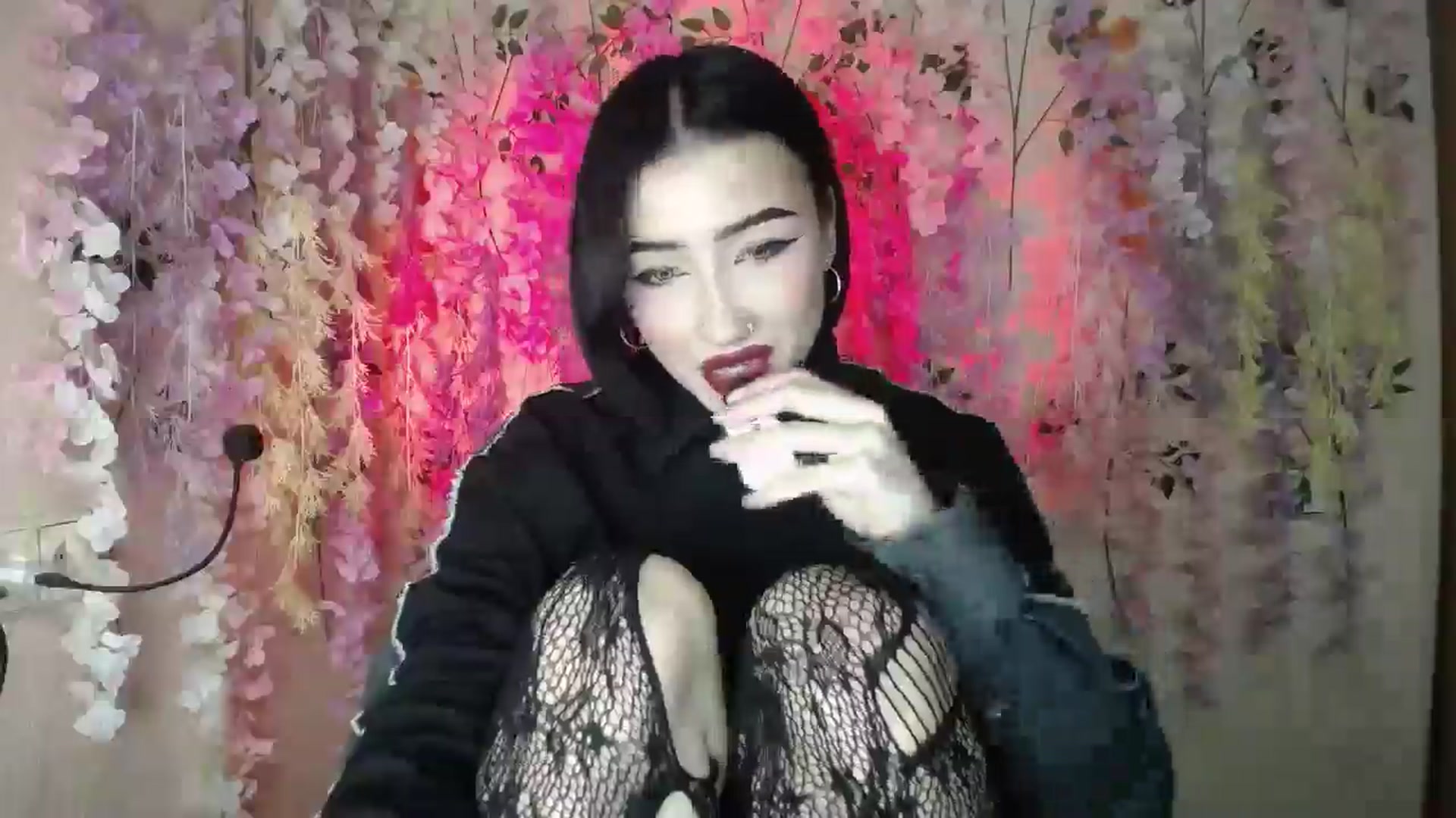 Gallery image thumbnail from Young_Evil's myfreecams stream on, 12/24/2025, 18:40 image 2 of 20