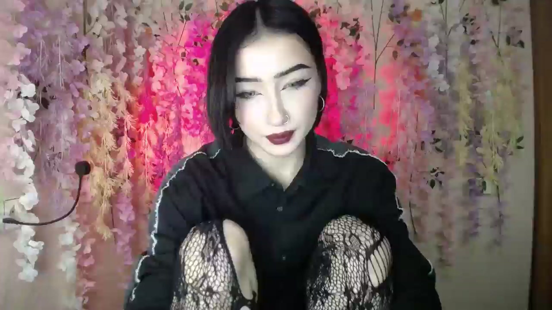 Gallery image thumbnail from Young_Evil's myfreecams stream on, 12/24/2025, 18:40 image 19 of 20