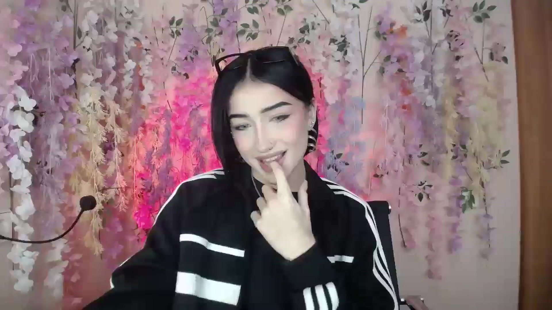 Gallery image thumbnail from Young_Evil's myfreecams stream on, 12/25/2025, 11:10 image 10 of 20