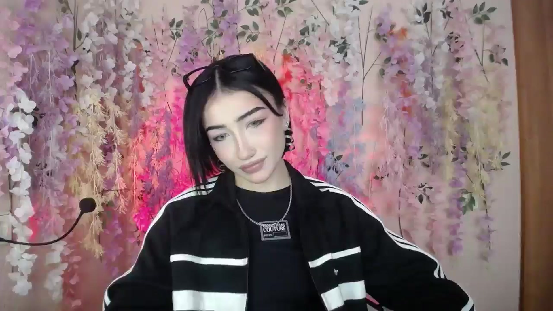 Gallery image thumbnail from Young_Evil's myfreecams stream on, 12/25/2025, 11:10 image 11 of 20