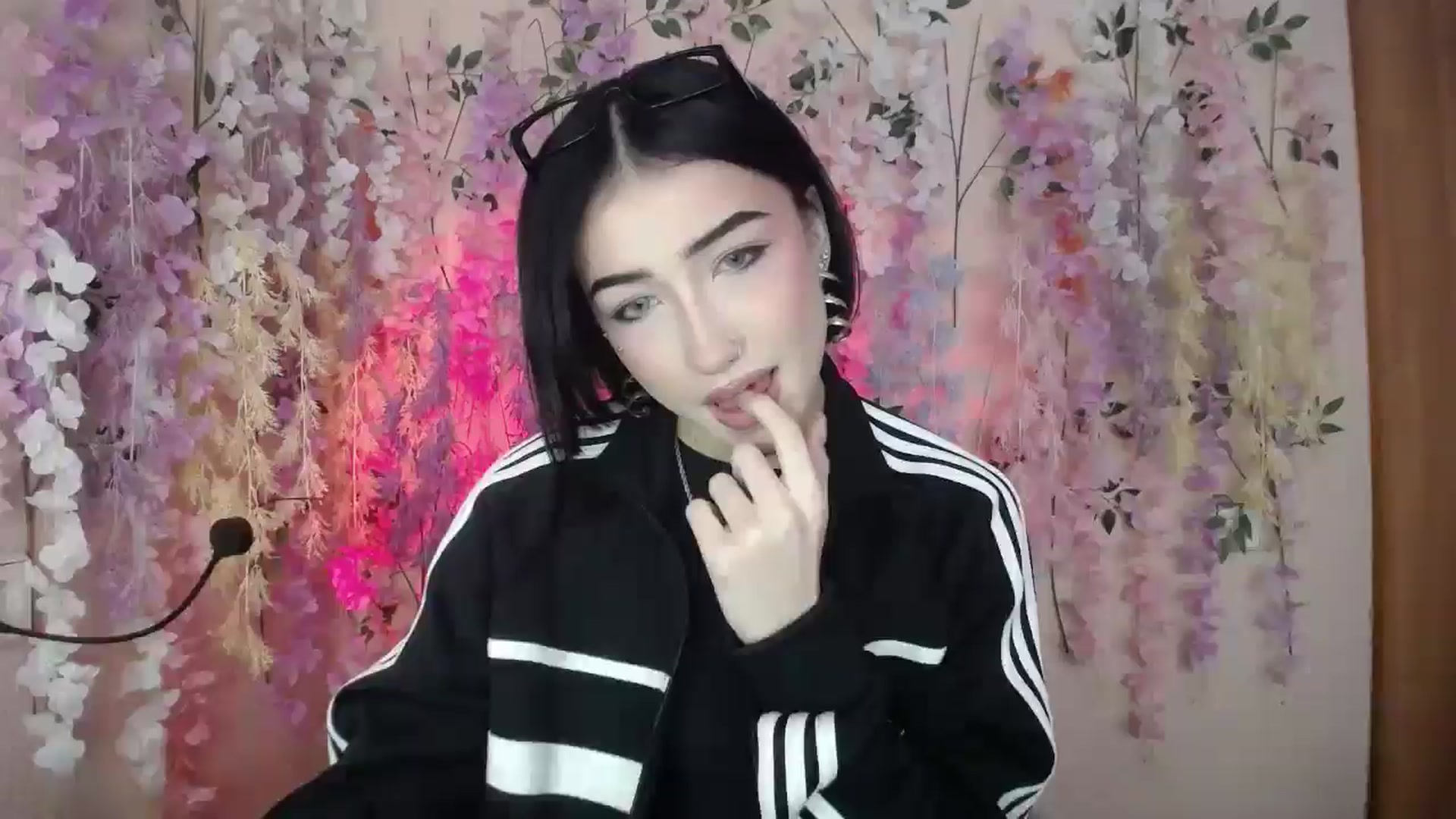 Gallery image thumbnail from Young_Evil's myfreecams stream on, 12/25/2025, 11:10 image 5 of 20