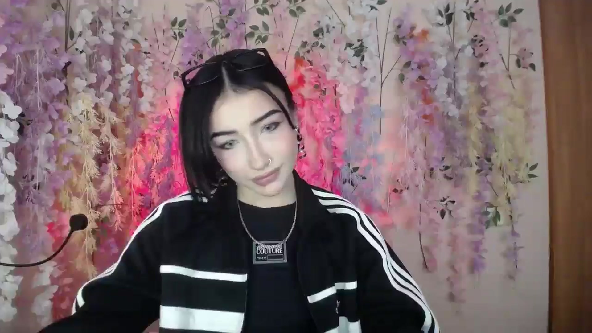 Gallery image thumbnail from Young_Evil's myfreecams stream on, 12/25/2025, 11:10 image 17 of 20