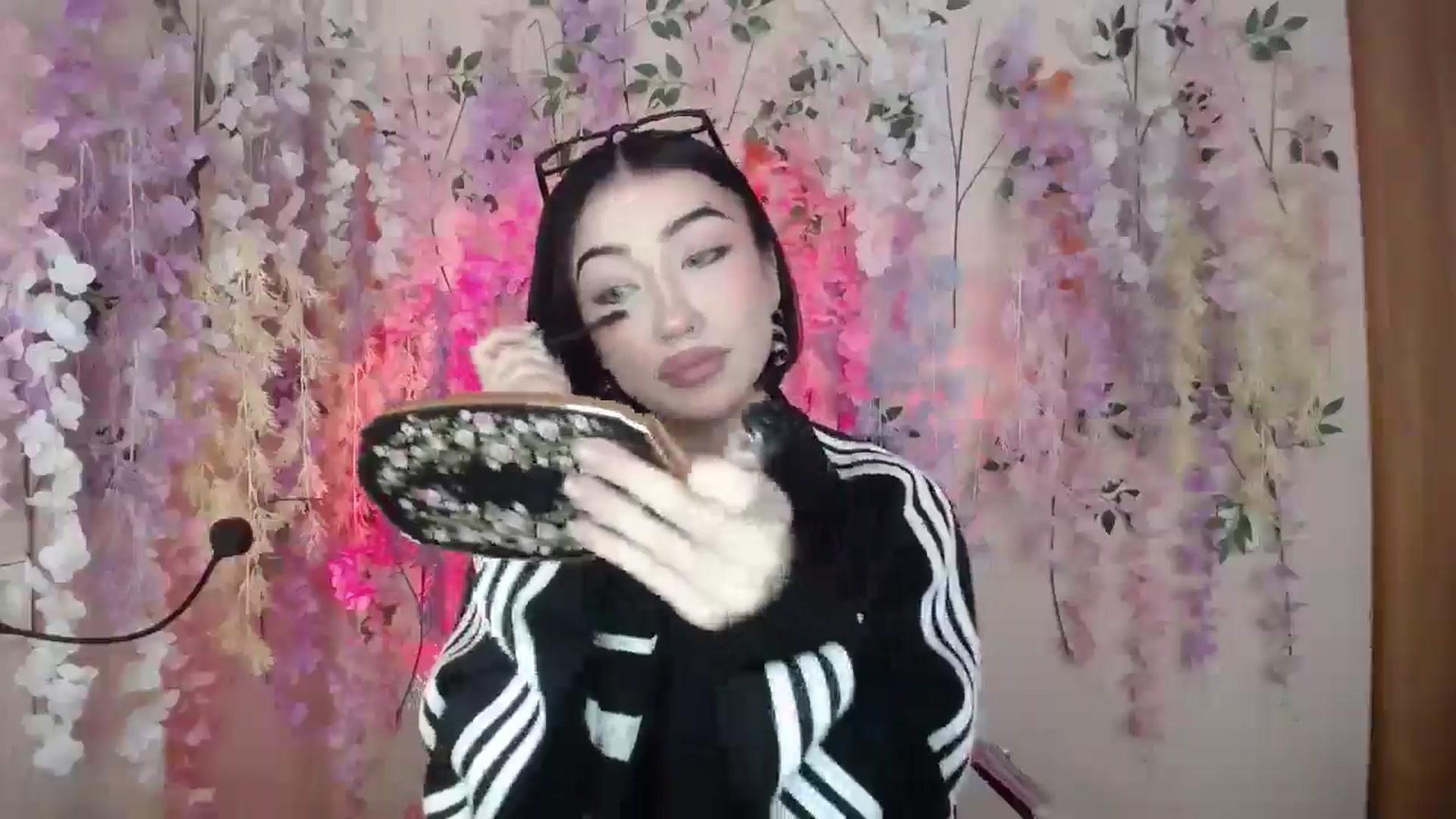 Gallery image thumbnail from Young_Evil's myfreecams stream on, 12/25/2025, 11:10 image 3 of 20