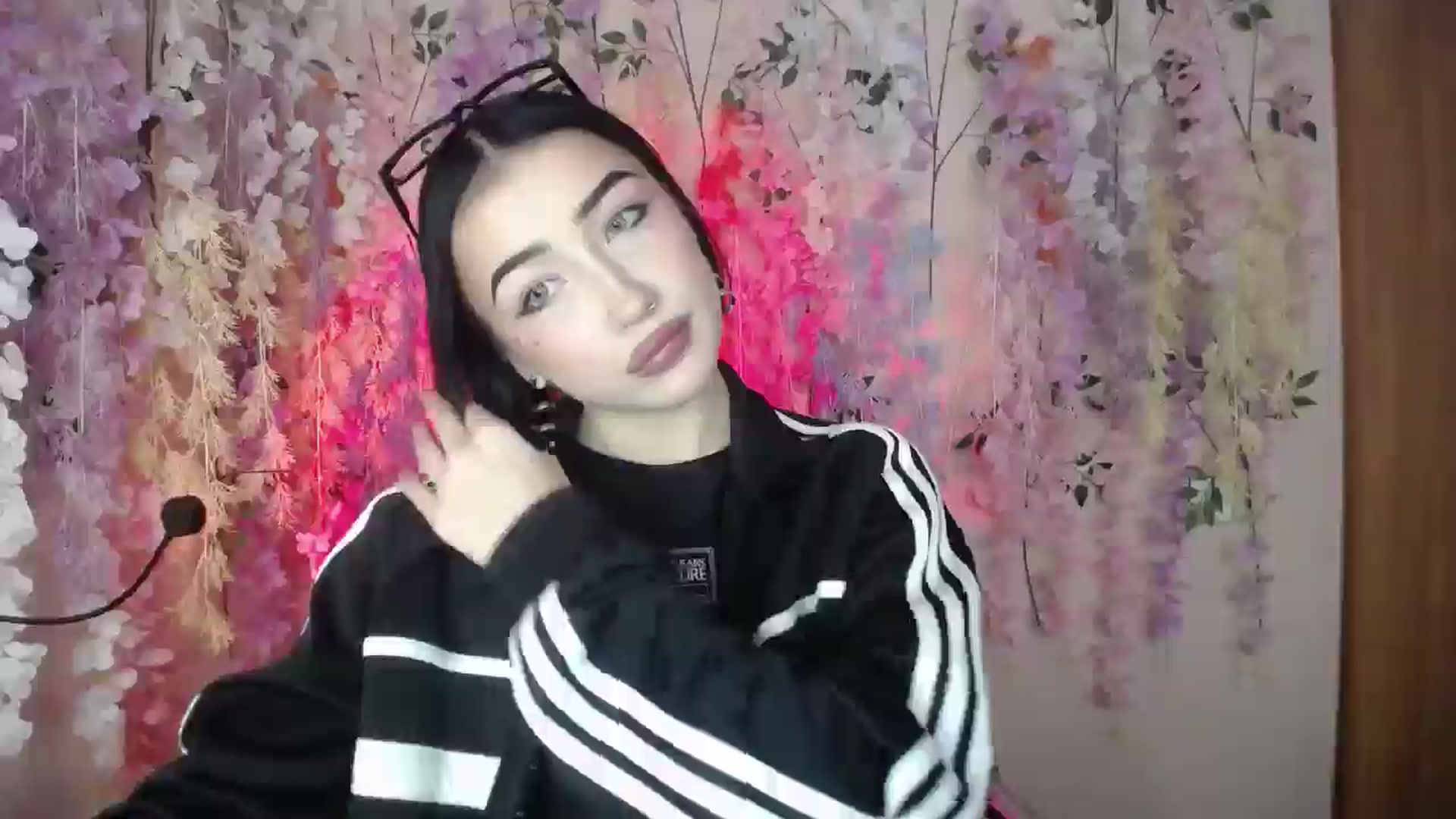 Gallery image thumbnail from Young_Evil's myfreecams stream on, 12/25/2025, 11:54 image 10 of 20