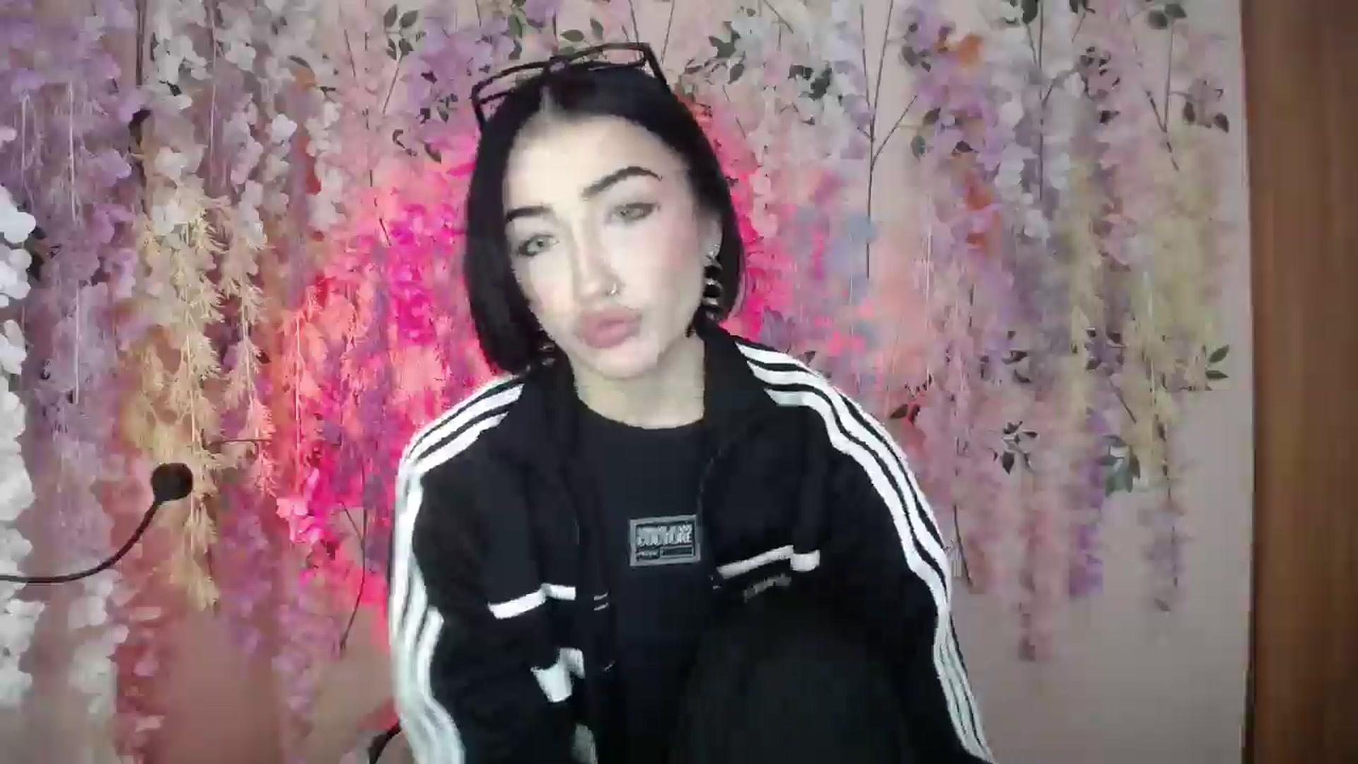 Gallery image thumbnail from Young_Evil's myfreecams stream on, 12/25/2025, 11:54 image 3 of 20