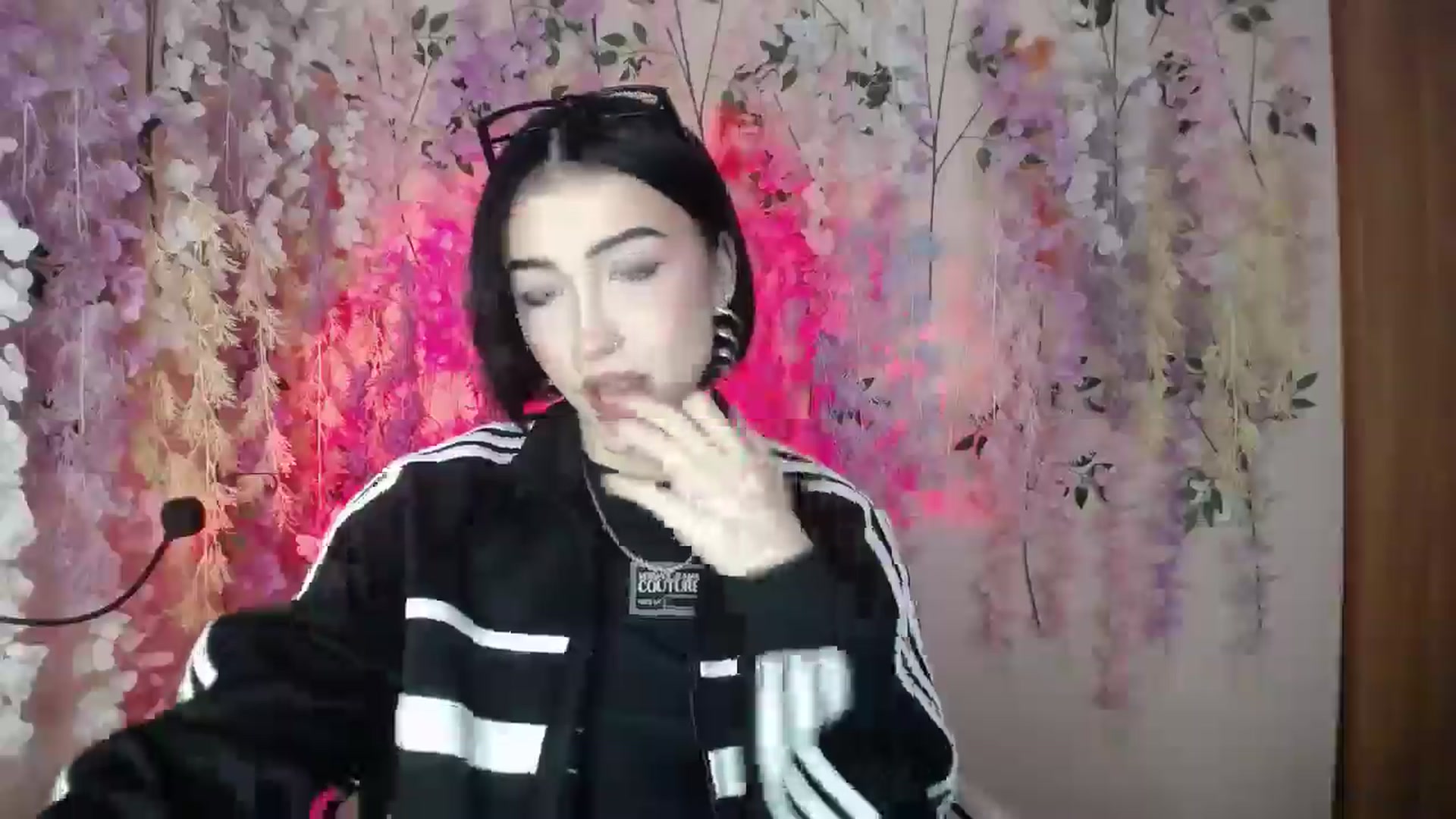 Gallery image thumbnail from Young_Evil's myfreecams stream on, 12/25/2025, 12:32 image 8 of 20