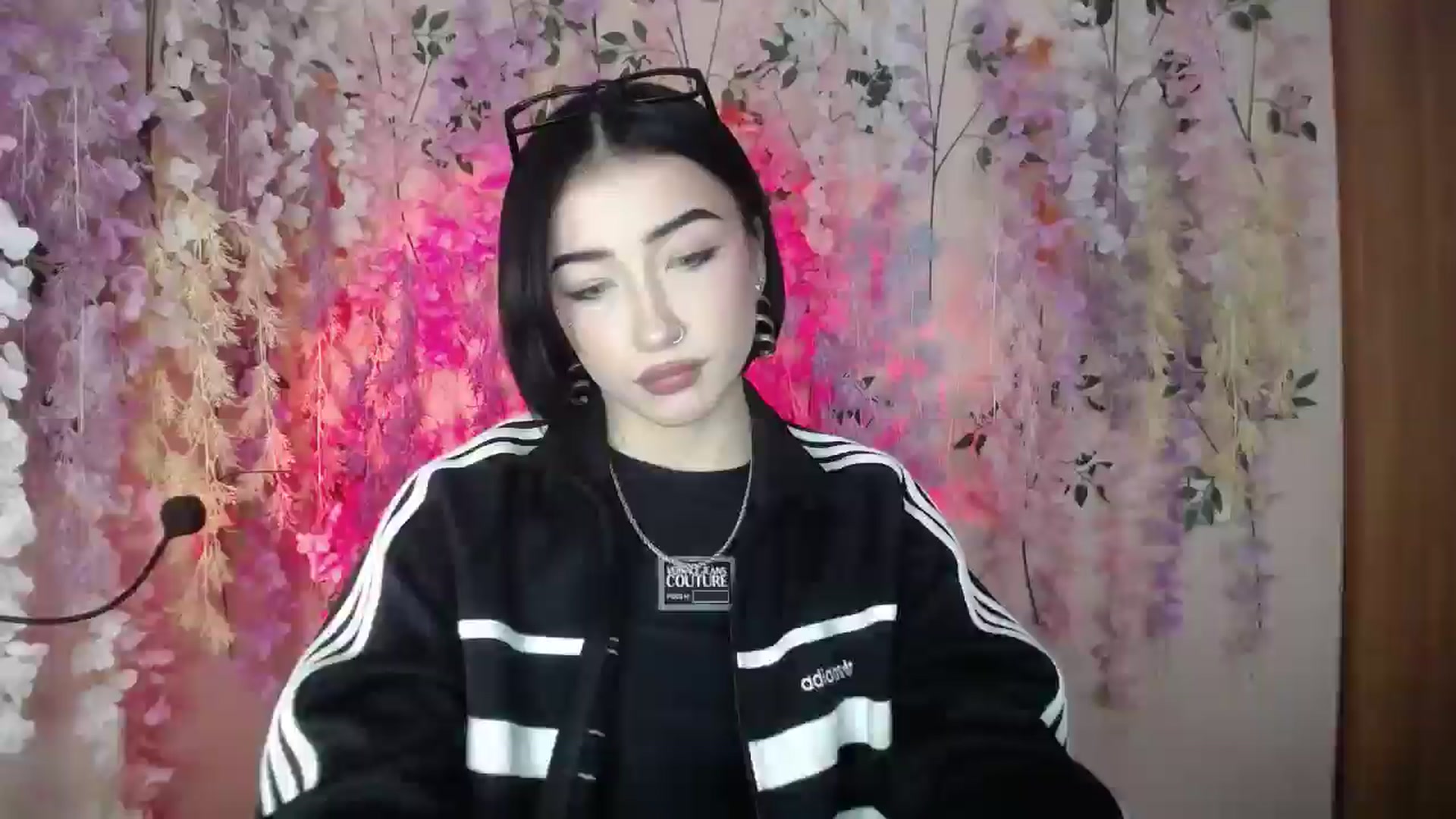 Gallery image thumbnail from Young_Evil's myfreecams stream on, 12/25/2025, 12:32 image 1 of 20