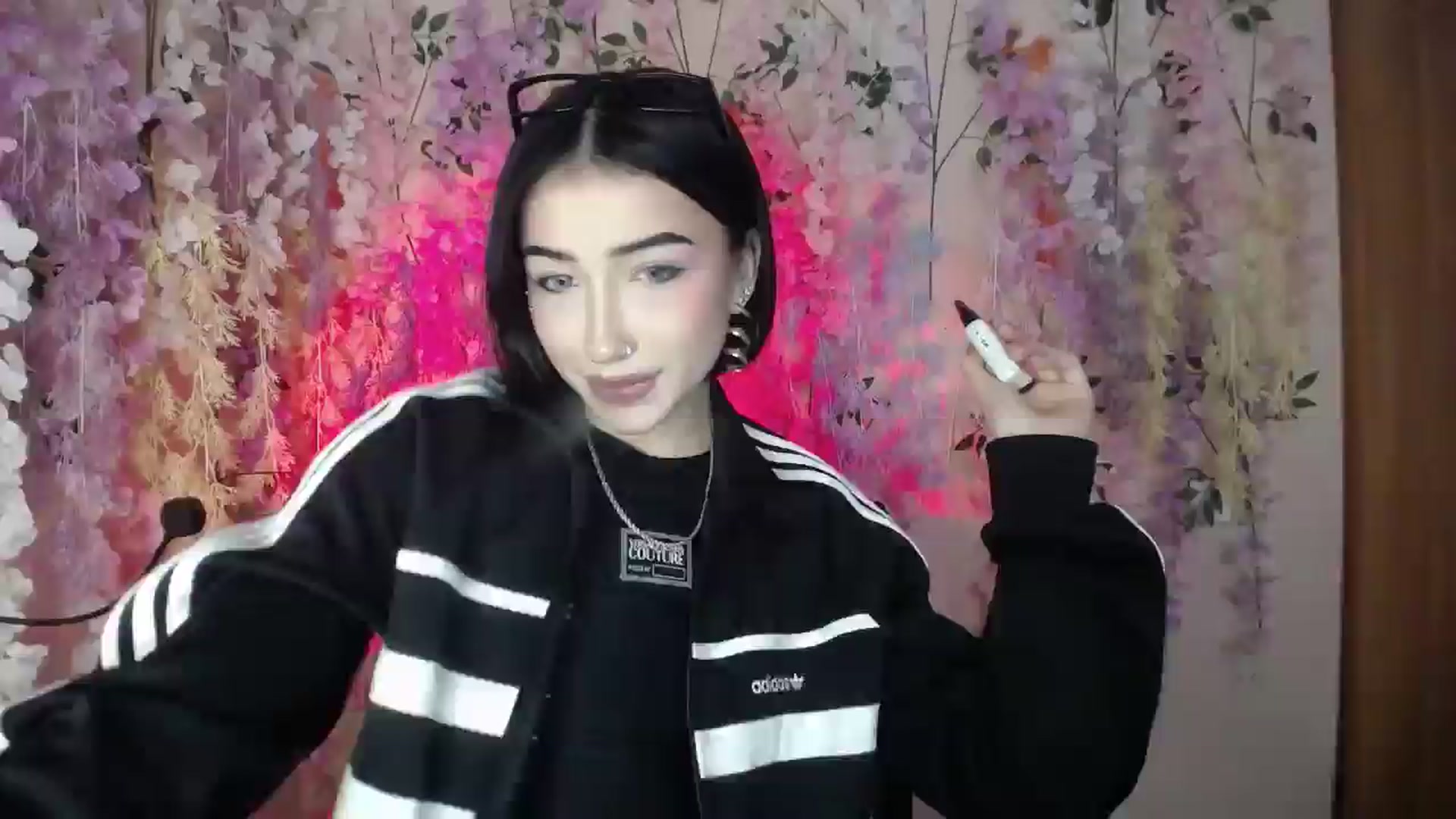 Gallery image thumbnail from Young_Evil's myfreecams stream on, 12/25/2025, 12:32 image 19 of 20
