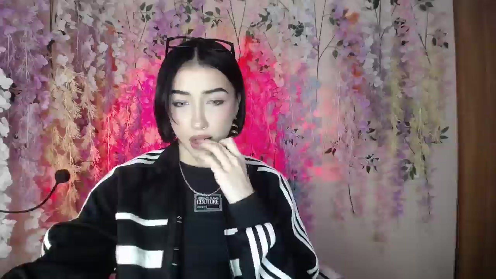 Gallery image thumbnail from Young_Evil's myfreecams stream on, 12/25/2025, 12:32 image 16 of 20