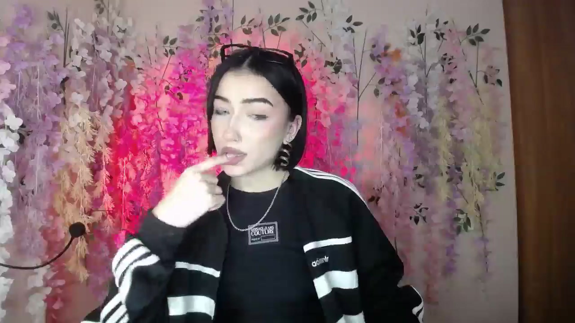 Gallery image thumbnail from Young_Evil's myfreecams stream on, 12/25/2025, 13:51 image 4 of 20