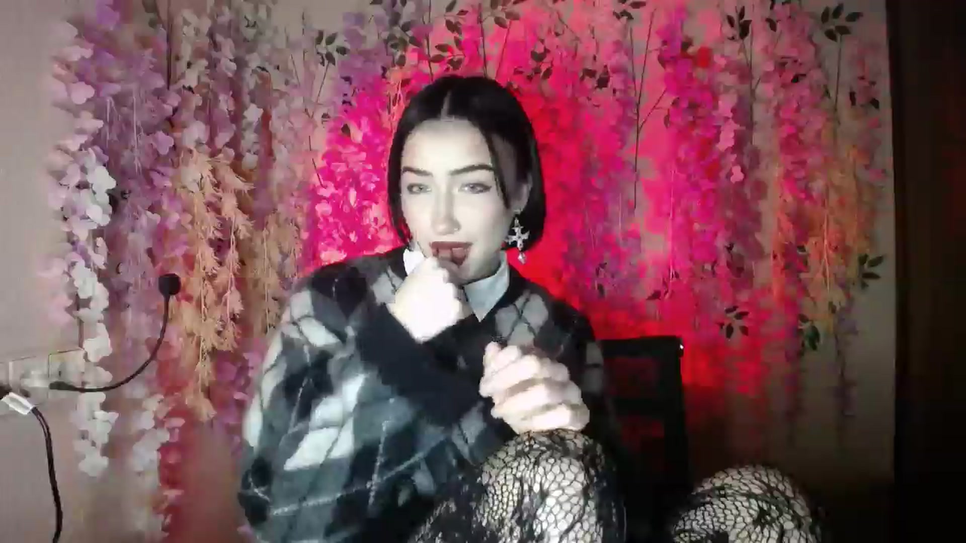 Gallery image thumbnail from Young_Evil's myfreecams stream on, 12/27/2025, 17:34 image 13 of 20