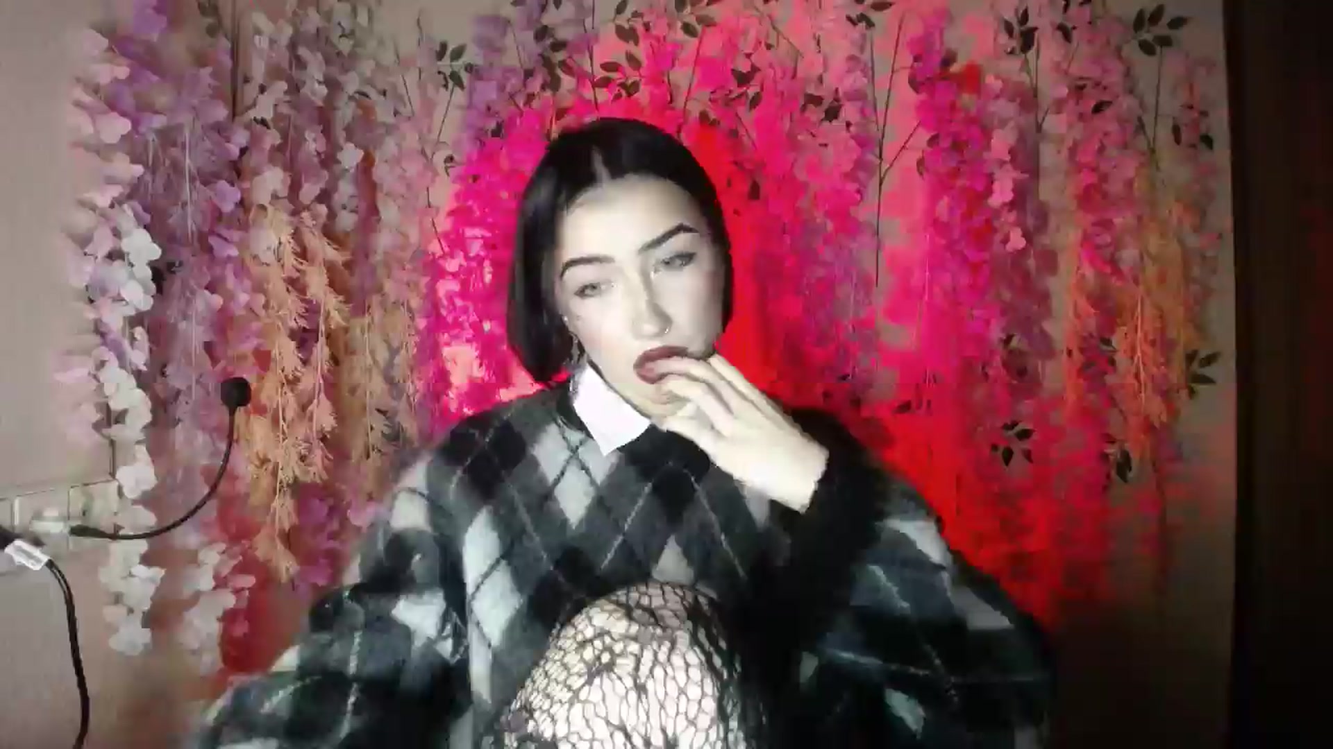 Gallery image thumbnail from Young_Evil's myfreecams stream on, 12/27/2025, 18:54 image 16 of 20