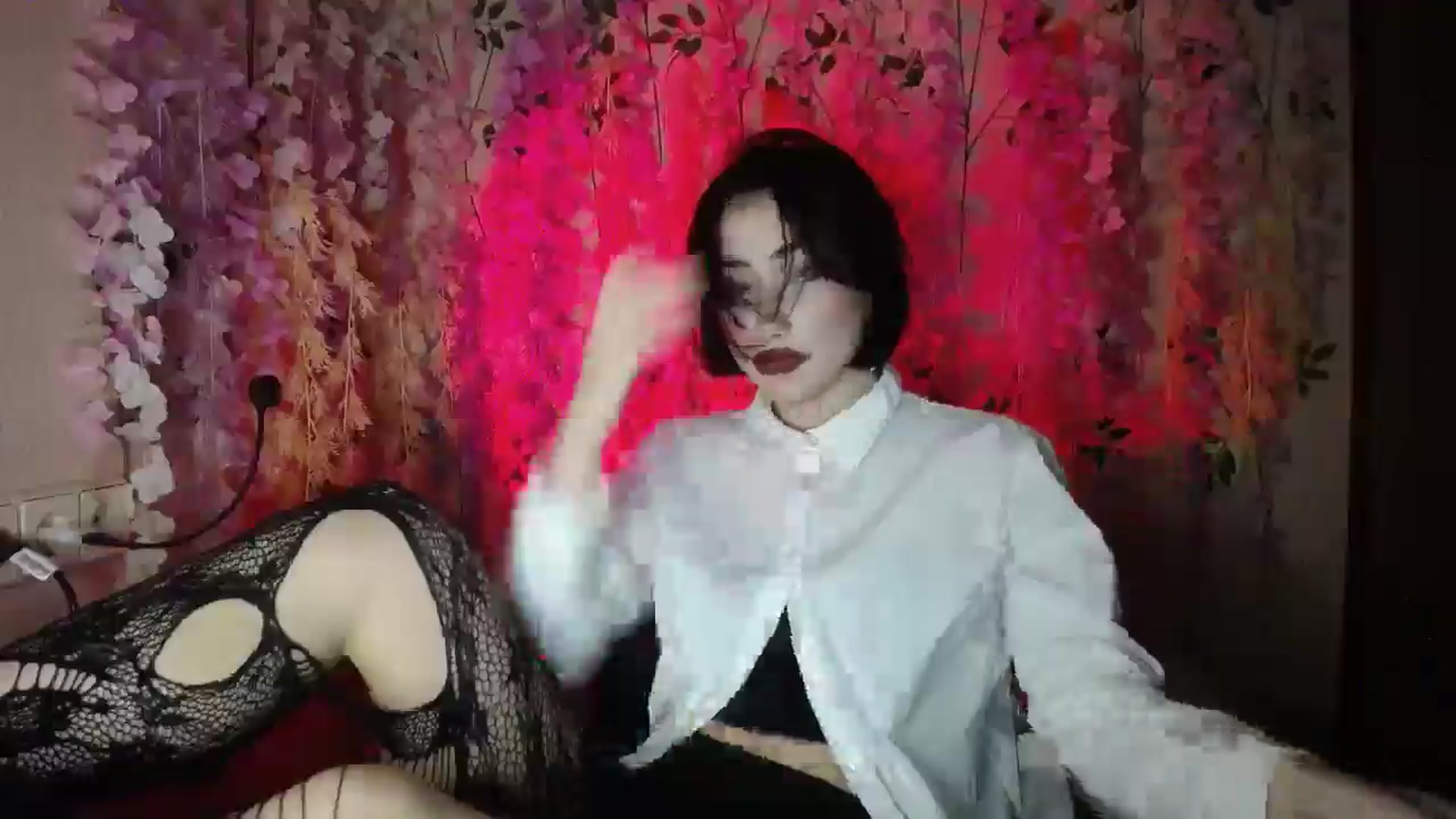 Gallery image thumbnail from Young_Evil's myfreecams stream on, 12/27/2025, 20:19 image 17 of 20