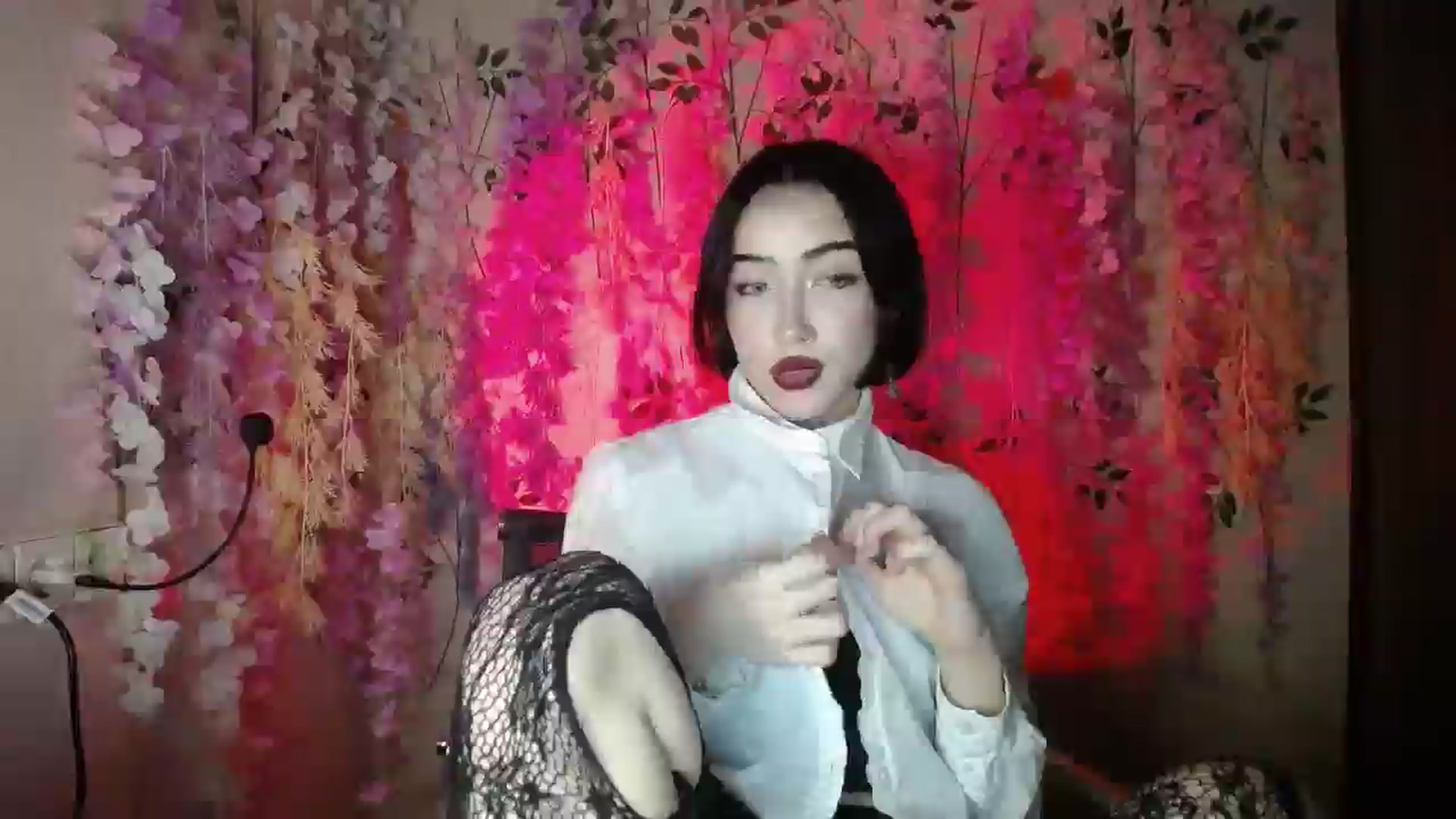 Gallery image thumbnail from Young_Evil's myfreecams stream on, 12/27/2025, 20:19 image 4 of 20