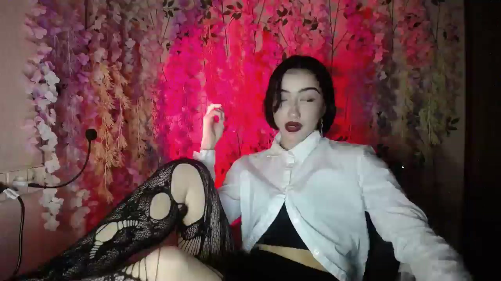 Gallery image thumbnail from Young_Evil's myfreecams stream on, 12/27/2025, 20:19 image 16 of 20