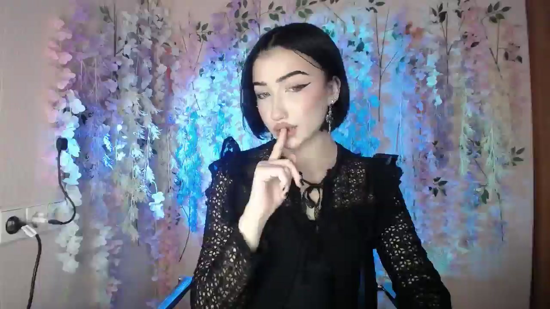 Gallery image thumbnail from Young_Evil's myfreecams stream on, 12/28/2025, 13:12 image 14 of 20