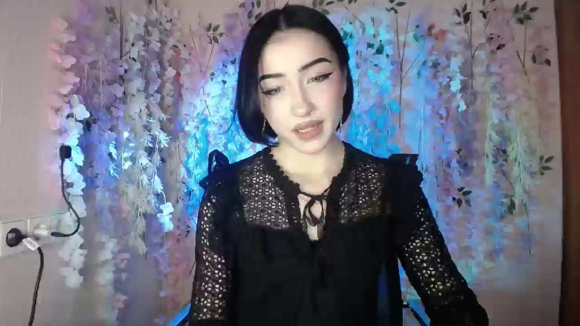 Gallery image thumbnail from Young_Evil's myfreecams stream on, 12/28/2025, 13:12 image 17 of 20