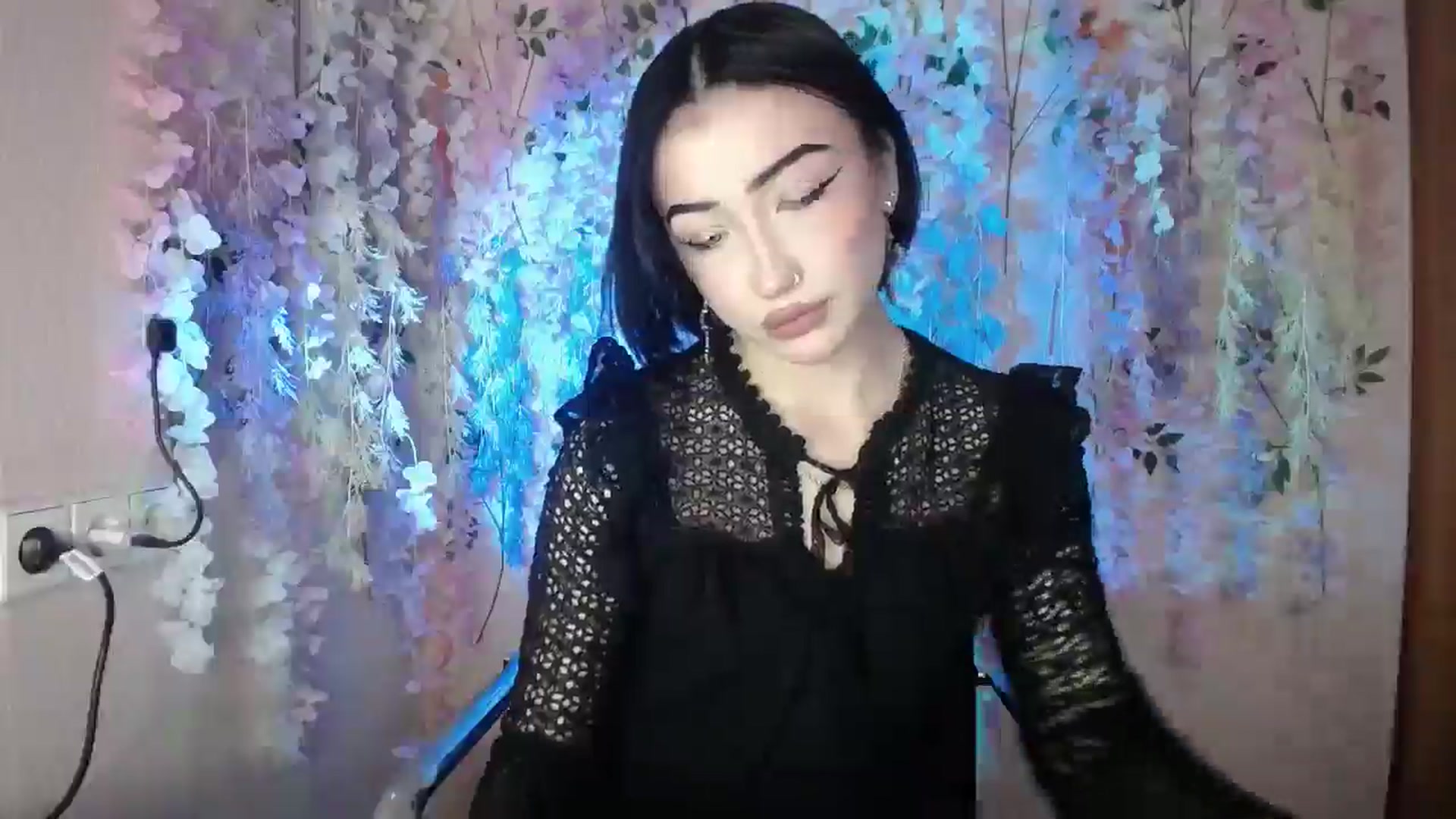 Gallery image thumbnail from Young_Evil's myfreecams stream on, 12/28/2025, 13:12 image 3 of 20