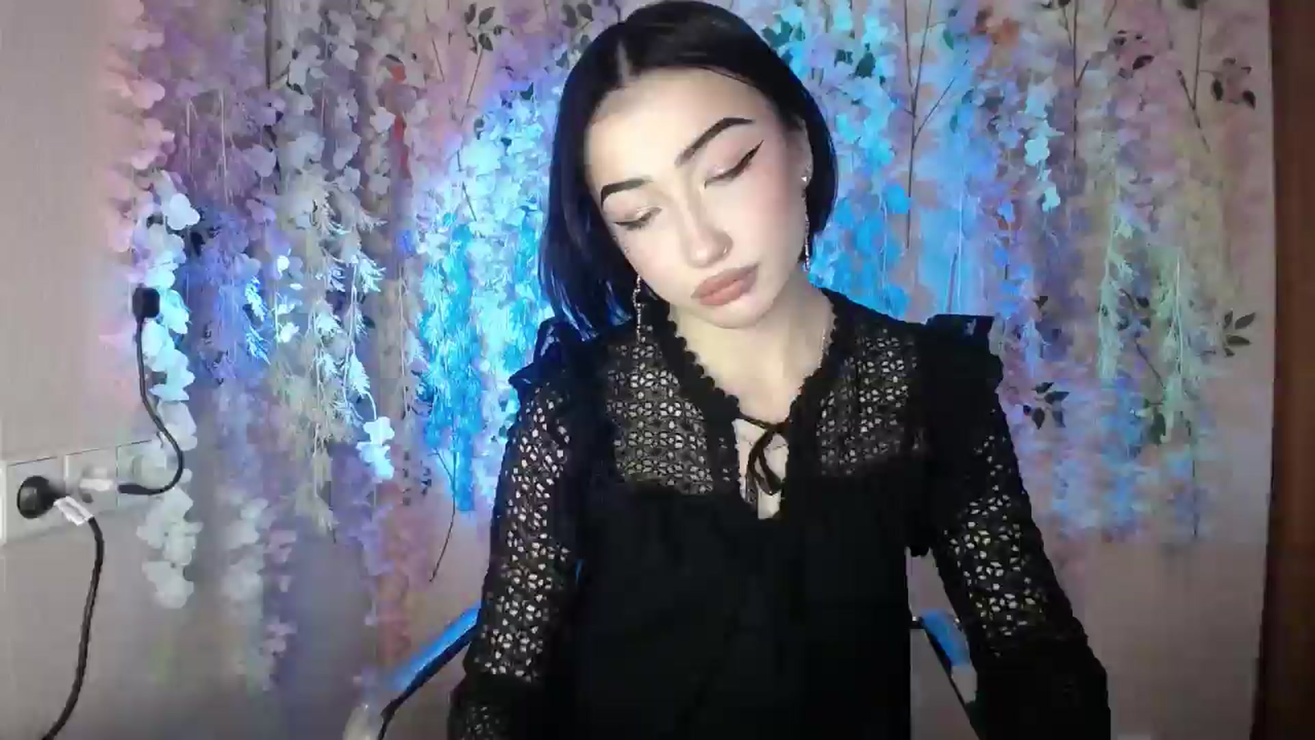 Gallery image thumbnail from Young_Evil's myfreecams stream on, 12/28/2025, 13:12 image 7 of 20