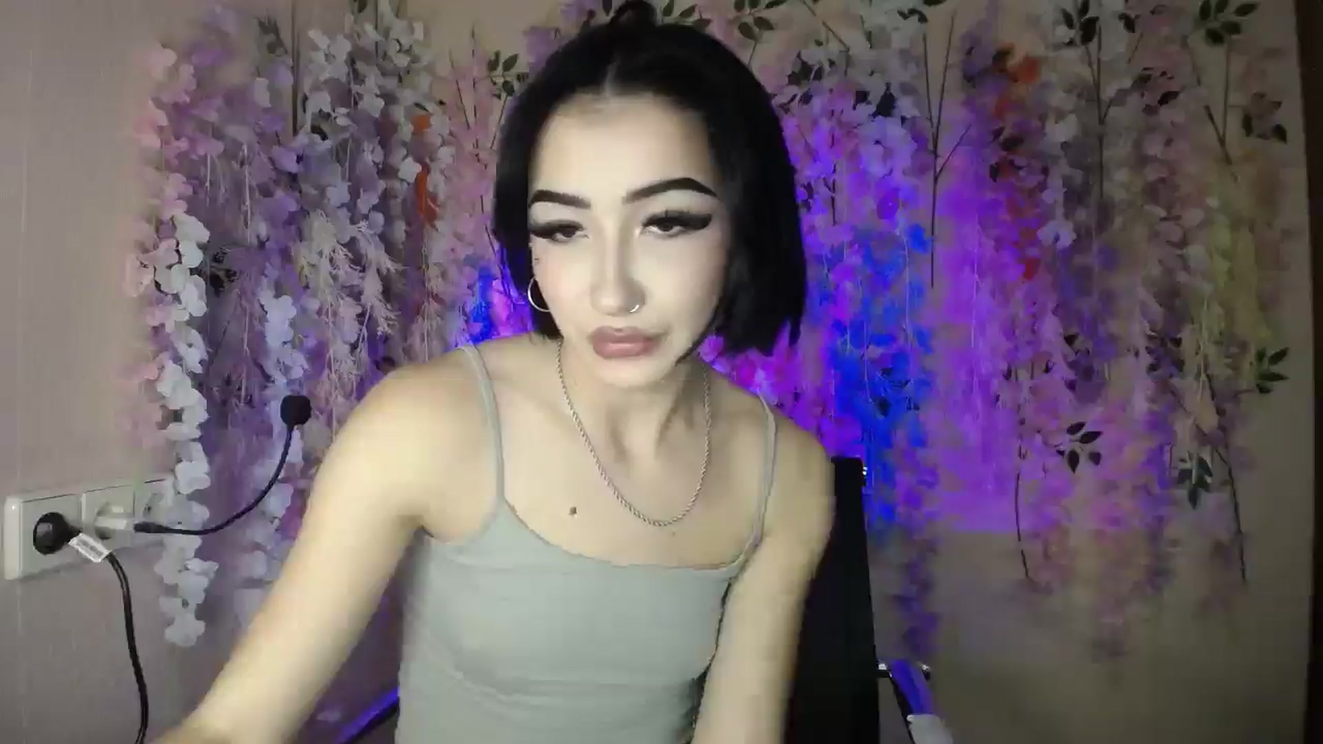 Gallery image thumbnail from Young_Evil's myfreecams stream on, 12/29/2025, 18:40 image 10 of 20