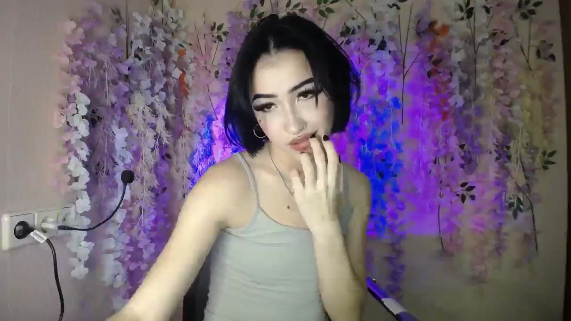 Gallery image thumbnail from Young_Evil's myfreecams stream on, 12/29/2025, 18:40 image 17 of 20