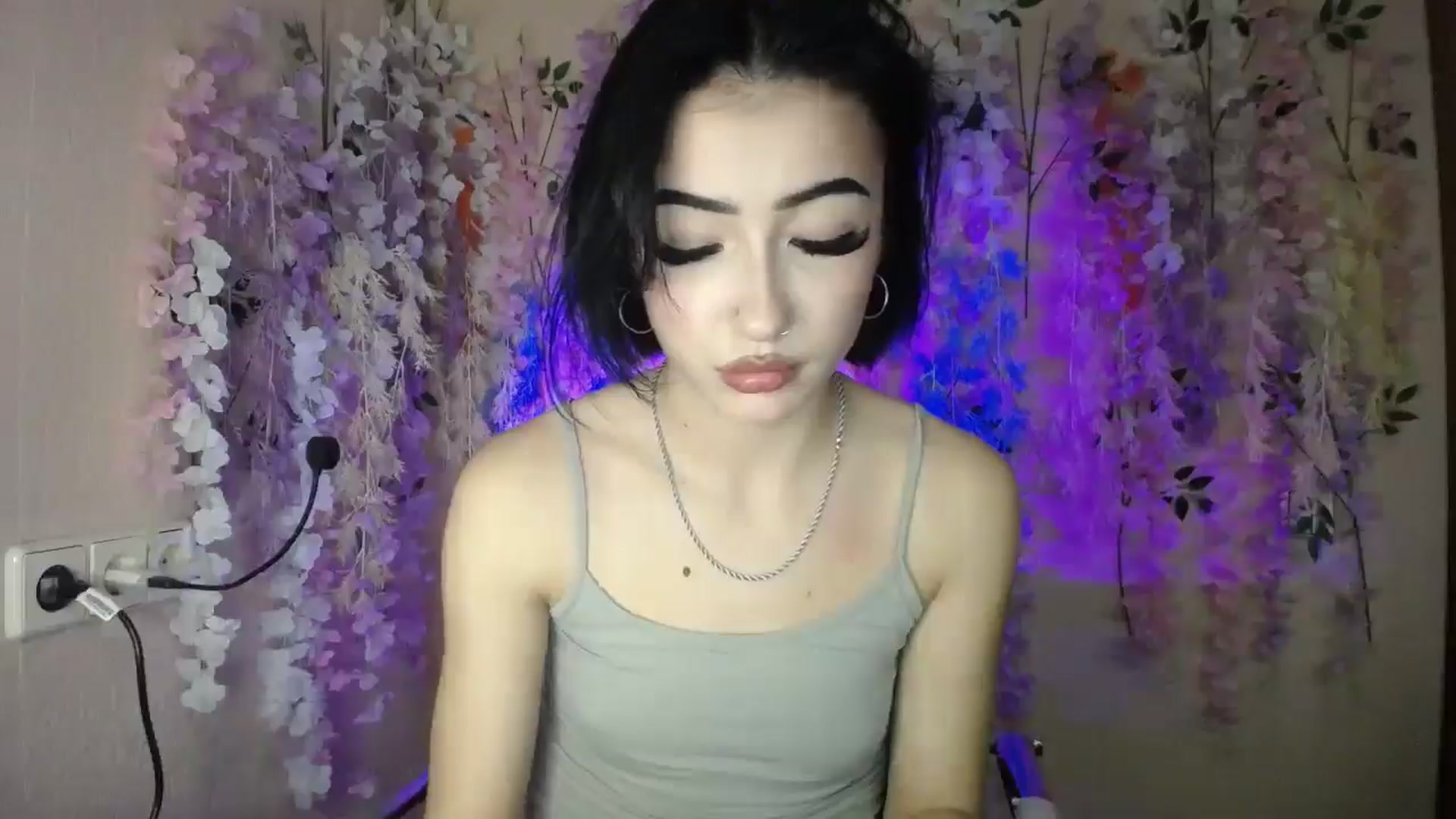 Gallery image thumbnail from Young_Evil's myfreecams stream on, 12/29/2025, 18:40 image 8 of 20
