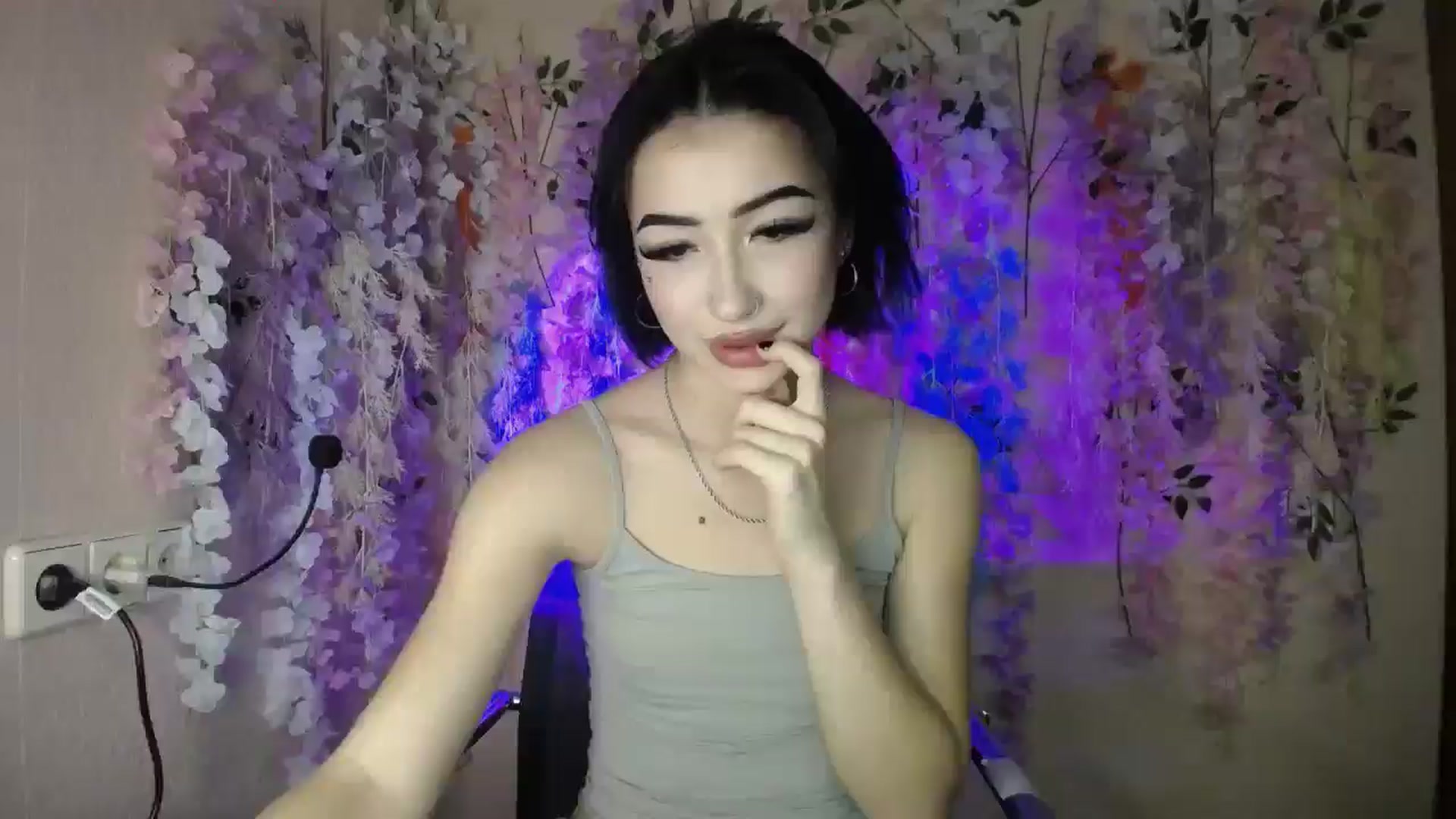 Gallery image thumbnail from Young_Evil's myfreecams stream on, 12/29/2025, 18:40 image 14 of 20