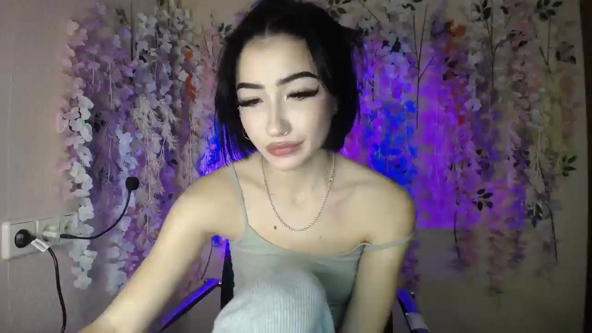 Gallery image thumbnail from Young_Evil's myfreecams stream on, 12/29/2025, 18:40 image 13 of 20