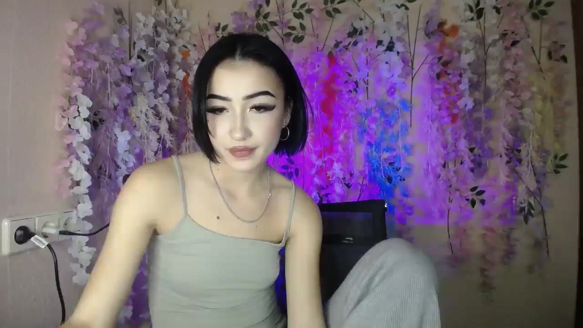 Gallery image thumbnail from Young_Evil's myfreecams stream on, 12/29/2025, 18:40 image 5 of 20