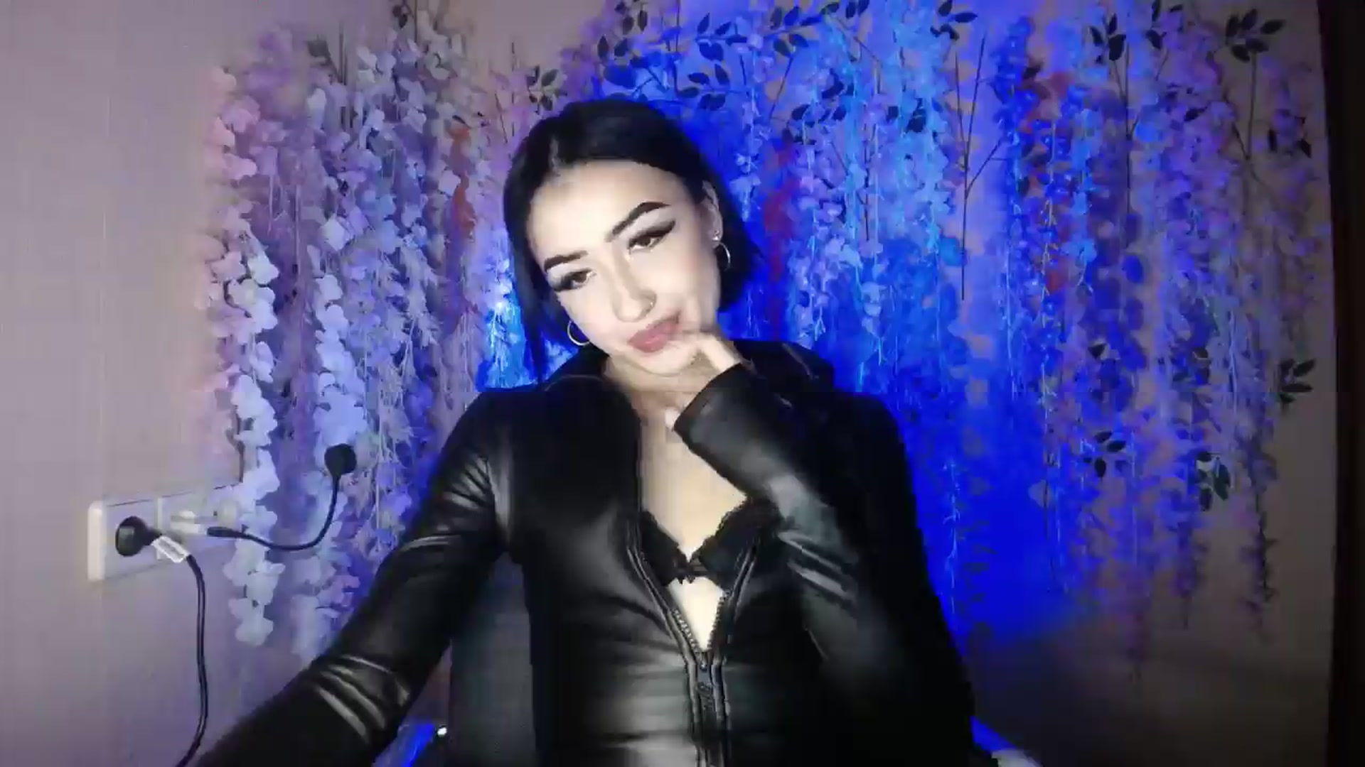 Gallery image thumbnail from Young_Evil's myfreecams stream on, 12/30/2025, 17:50 image 18 of 20