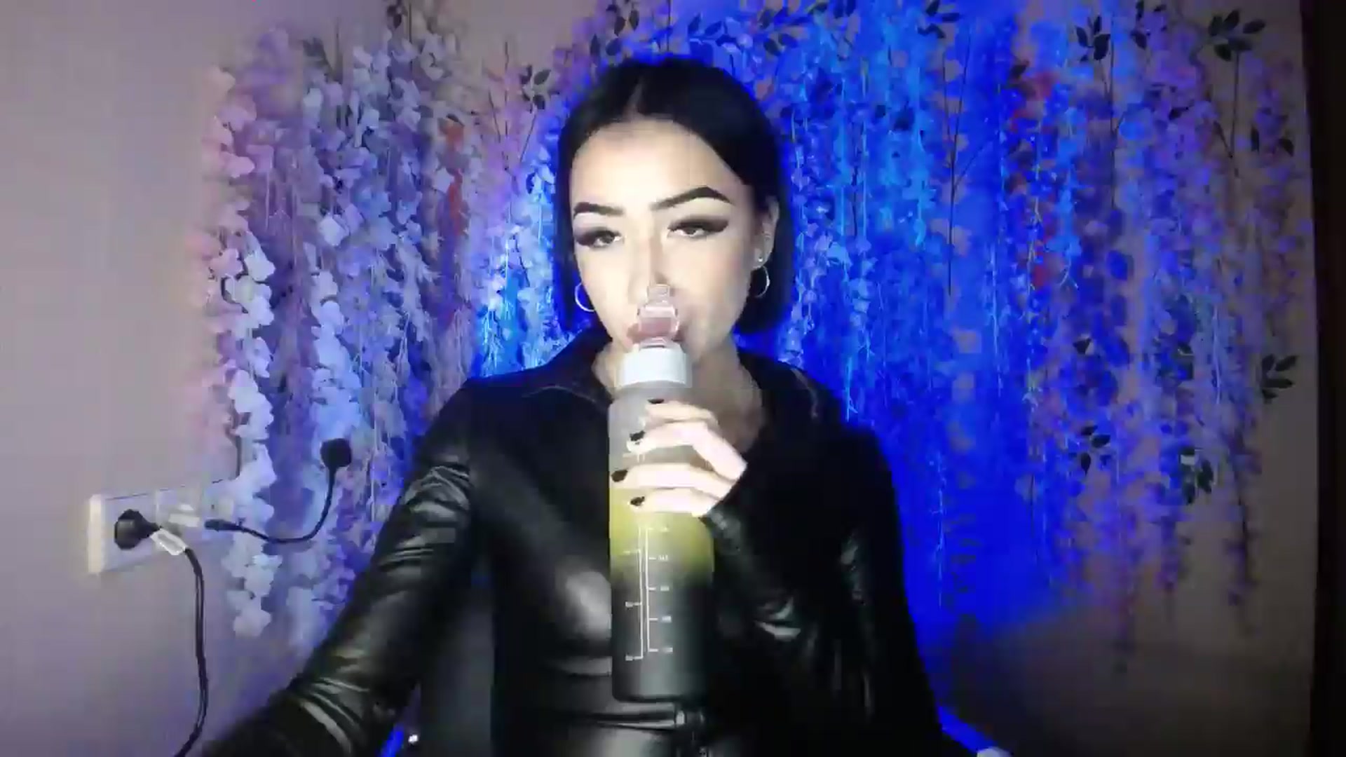 Gallery image thumbnail from Young_Evil's myfreecams stream on, 12/30/2025, 17:50 image 12 of 20