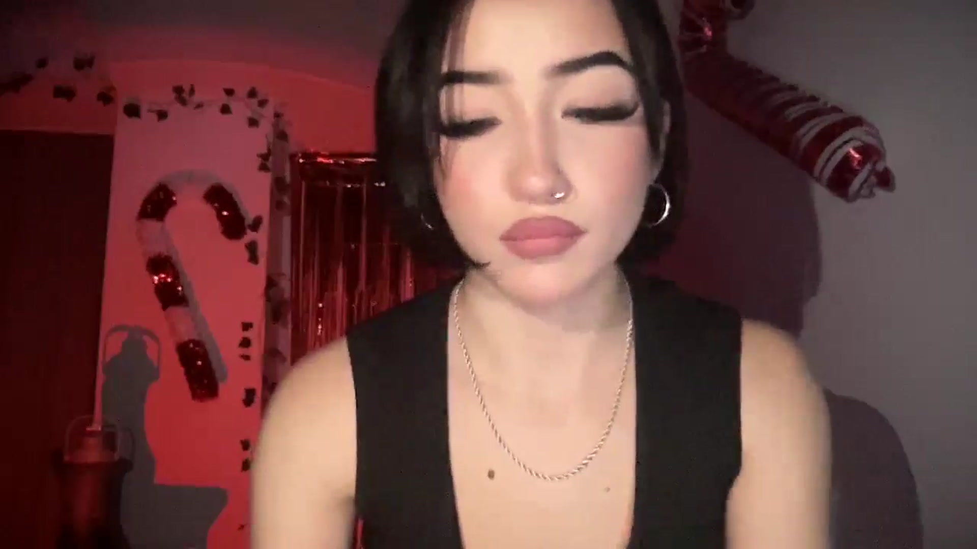 Gallery image thumbnail from Young_Evil's myfreecams stream on, 12/31/2025, 15:22 image 19 of 20