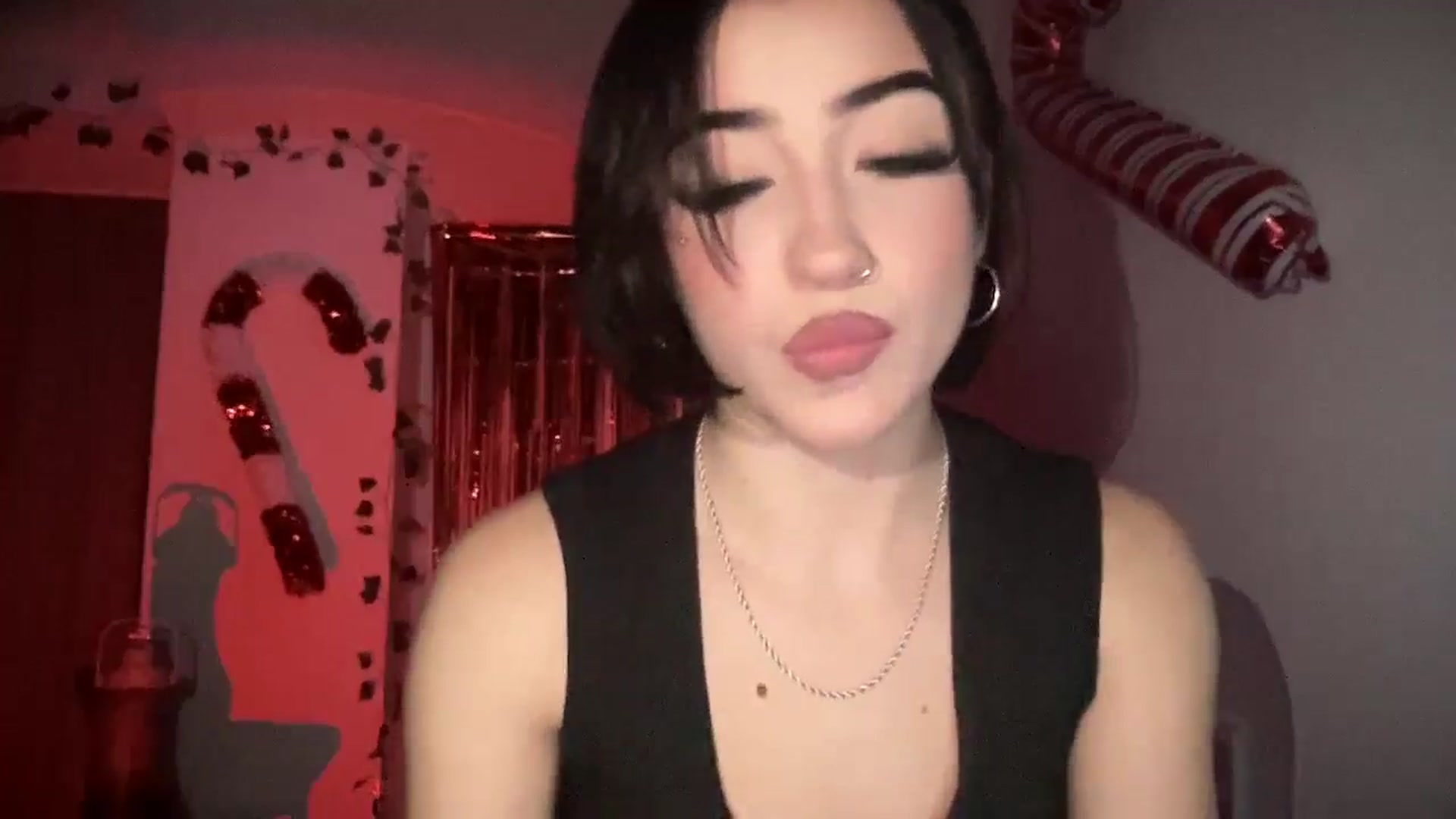 Gallery image thumbnail from Young_Evil's myfreecams stream on, 12/31/2025, 15:22 image 20 of 20
