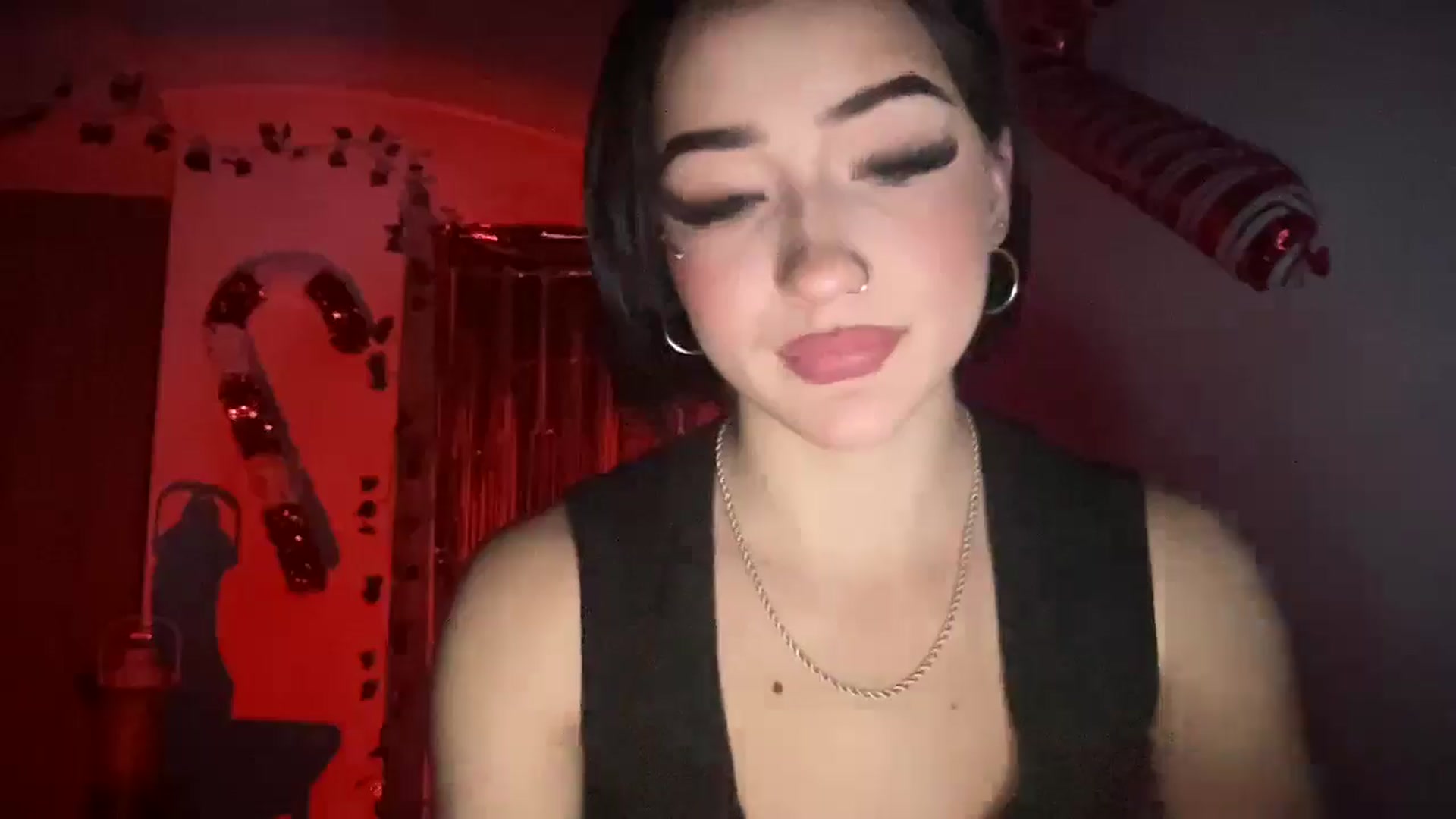 Gallery image thumbnail from Young_Evil's myfreecams stream on, 12/31/2025, 15:22 image 8 of 20