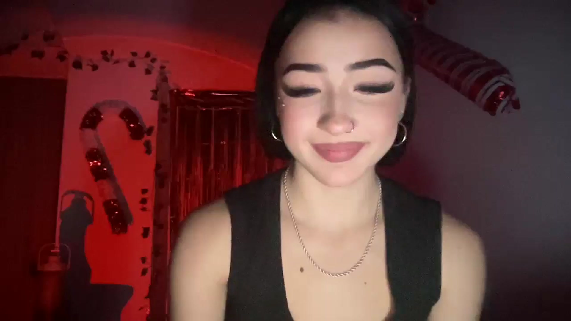 Gallery image thumbnail from Young_Evil's myfreecams stream on, 12/31/2025, 15:22 image 7 of 20