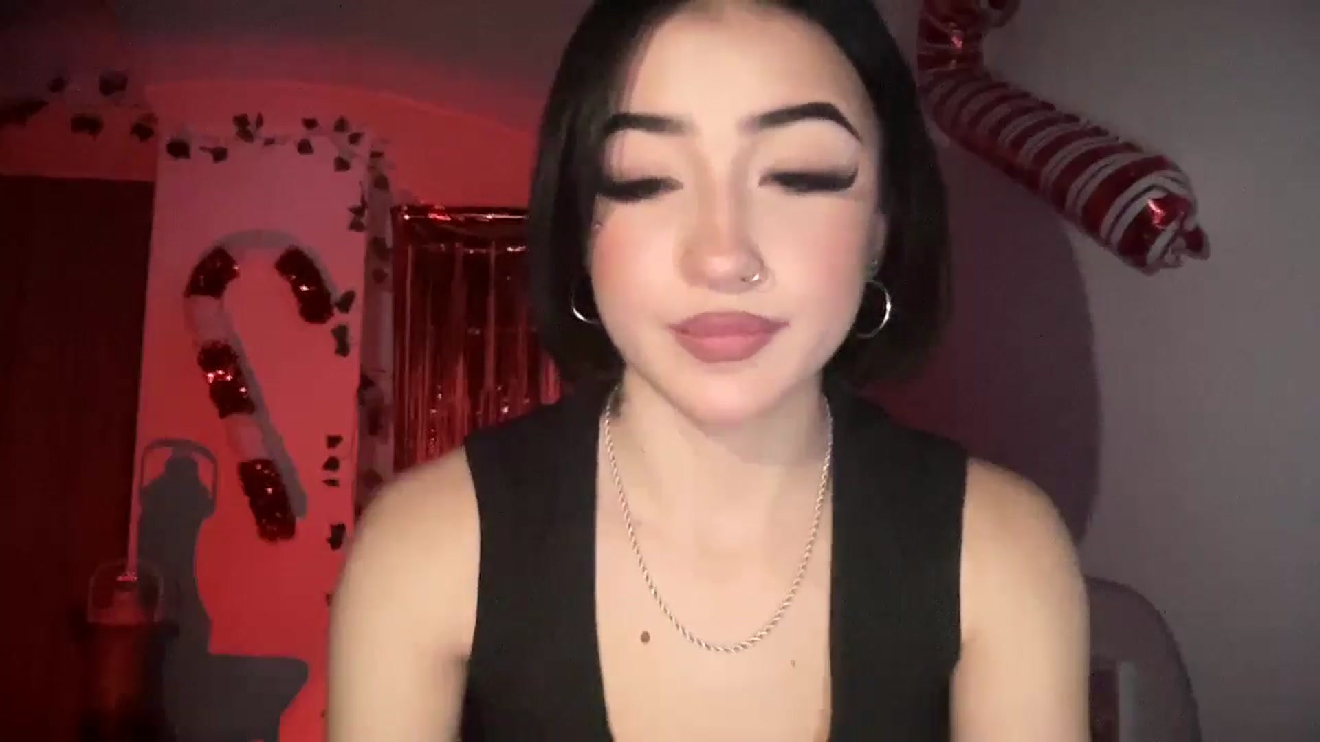 Gallery image thumbnail from Young_Evil's myfreecams stream on, 12/31/2025, 15:22 image 16 of 20