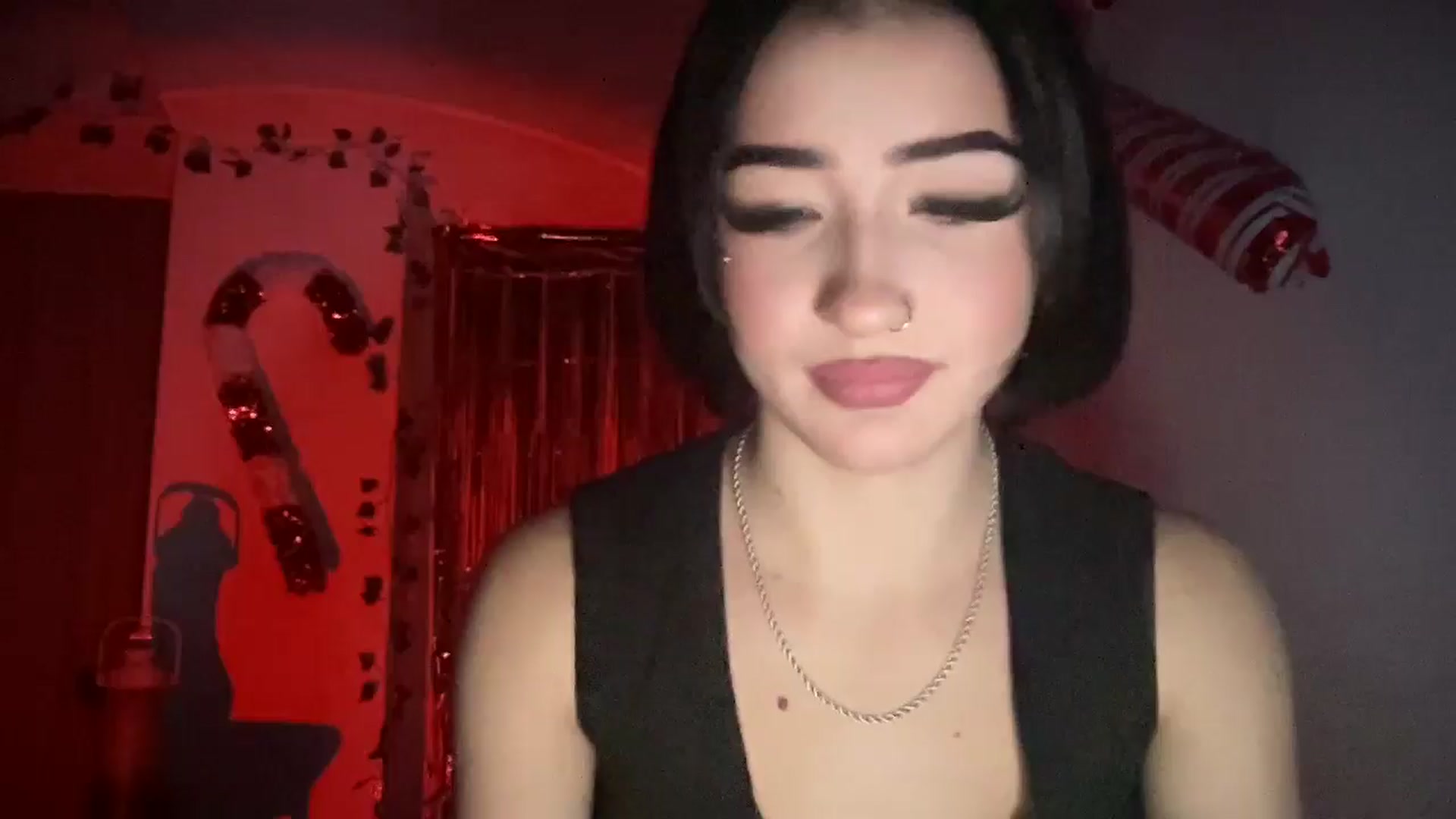 Gallery image thumbnail from Young_Evil's myfreecams stream on, 12/31/2025, 15:22 image 10 of 20