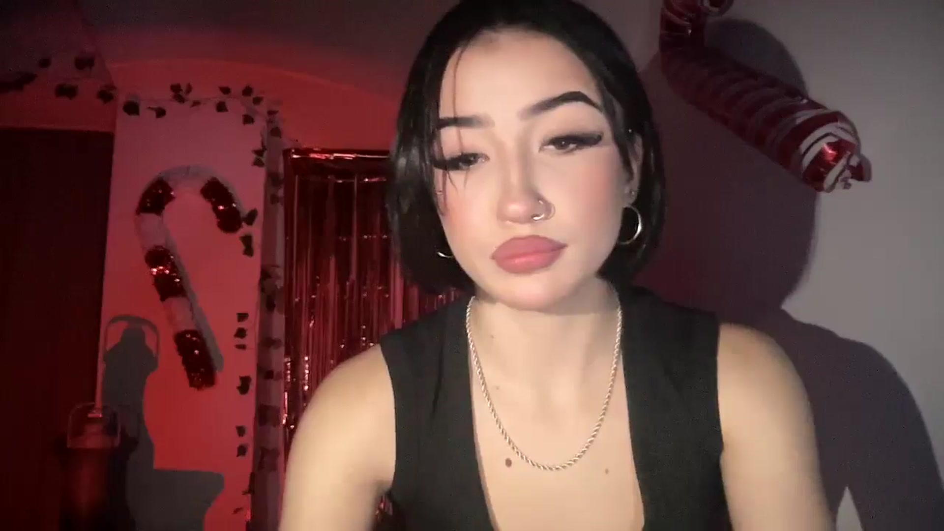 Gallery image thumbnail from Young_Evil's myfreecams stream on, 12/31/2025, 15:22 image 4 of 20