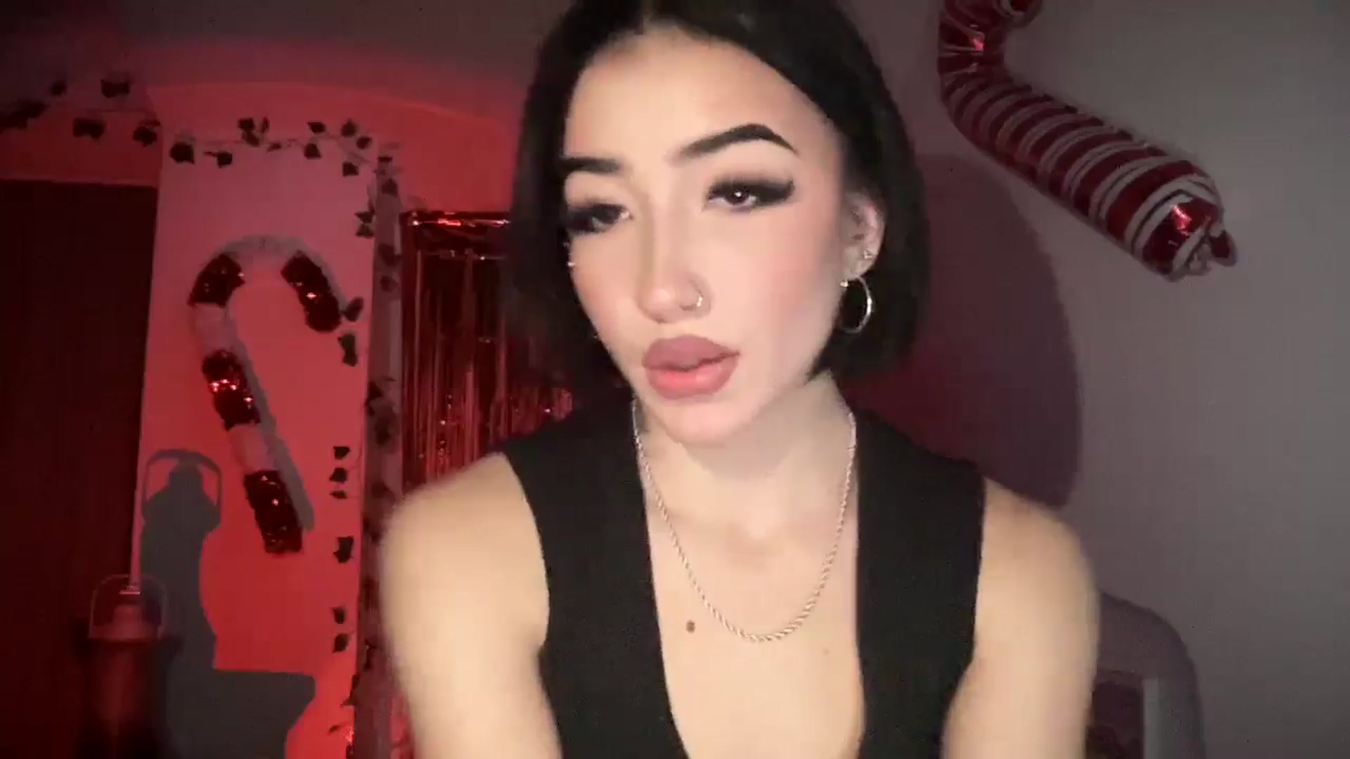 Gallery image thumbnail from Young_Evil's myfreecams stream on, 12/31/2025, 15:22 image 14 of 20