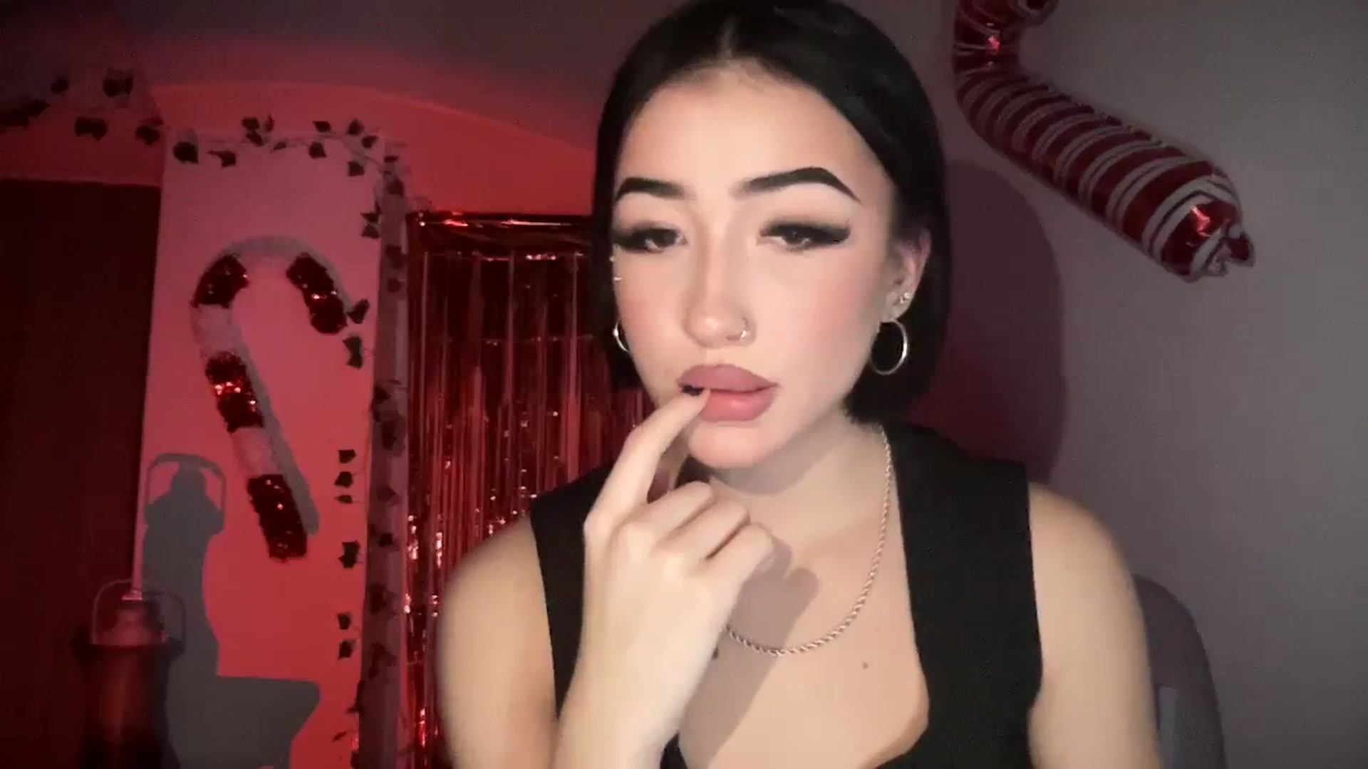 Gallery image thumbnail from Young_Evil's myfreecams stream on, 12/31/2025, 15:22 image 11 of 20