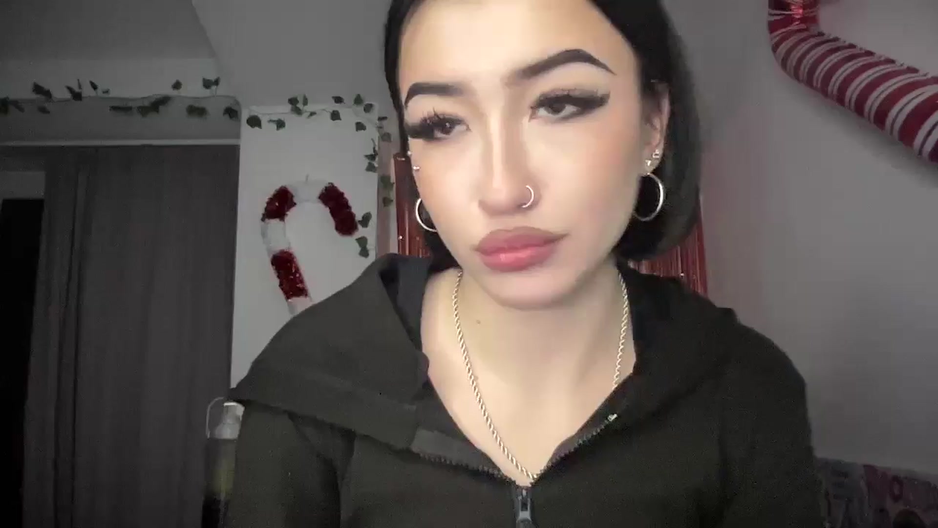 Gallery image thumbnail from Young_Evil's myfreecams stream on, 12/31/2025, 17:59 image 16 of 20