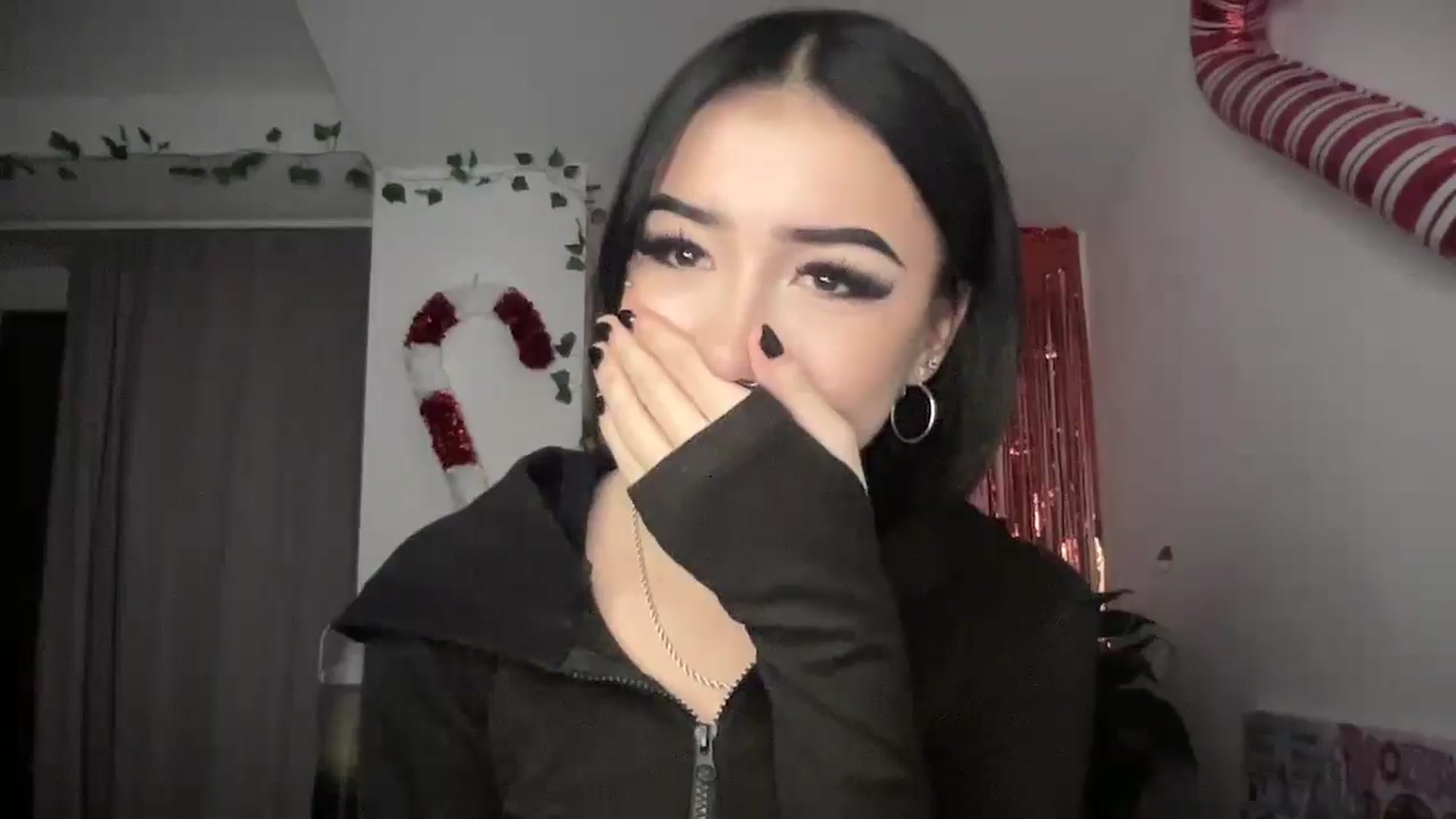 Gallery image thumbnail from Young_Evil's myfreecams stream on, 12/31/2025, 17:59 image 7 of 20