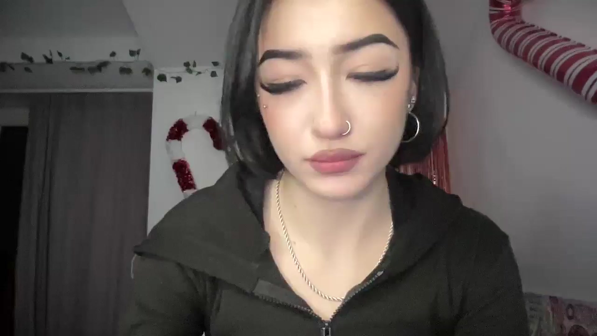 Gallery image thumbnail from Young_Evil's myfreecams stream on, 12/31/2025, 17:59 image 11 of 20