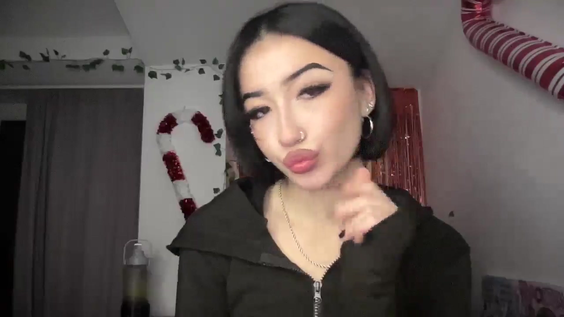 Gallery image thumbnail from Young_Evil's myfreecams stream on, 12/31/2025, 17:59 image 9 of 20