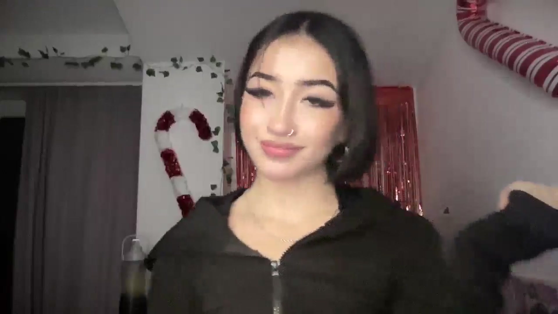 Gallery image thumbnail from Young_Evil's myfreecams stream on, 12/31/2025, 17:59 image 5 of 20