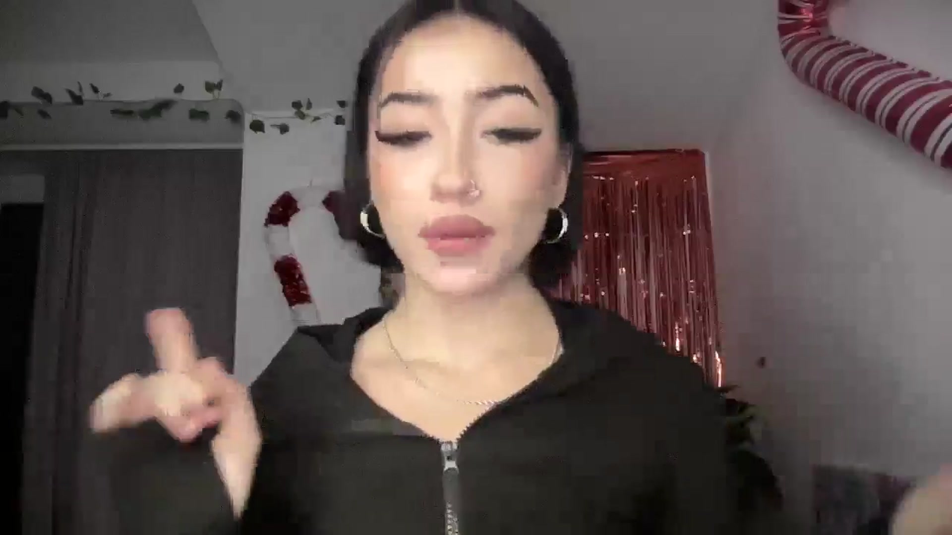 Gallery image thumbnail from Young_Evil's myfreecams stream on, 12/31/2025, 17:59 image 4 of 20