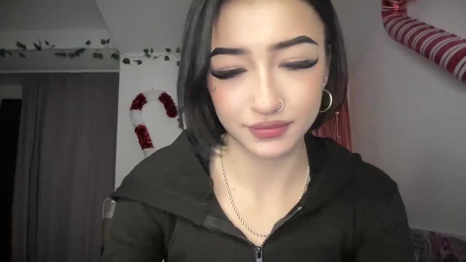 Gallery image thumbnail from Young_Evil's myfreecams stream on, 12/31/2025, 17:59 image 13 of 20
