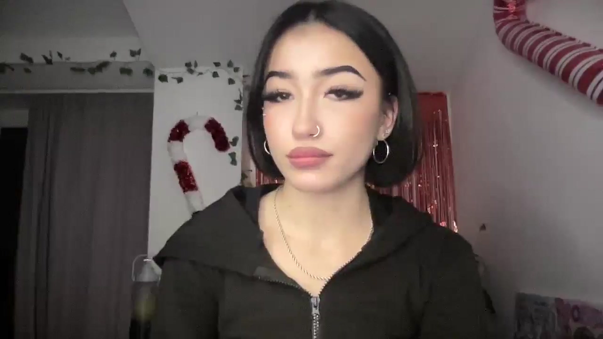 Gallery image thumbnail from Young_Evil's myfreecams stream on, 12/31/2025, 17:59 image 10 of 20