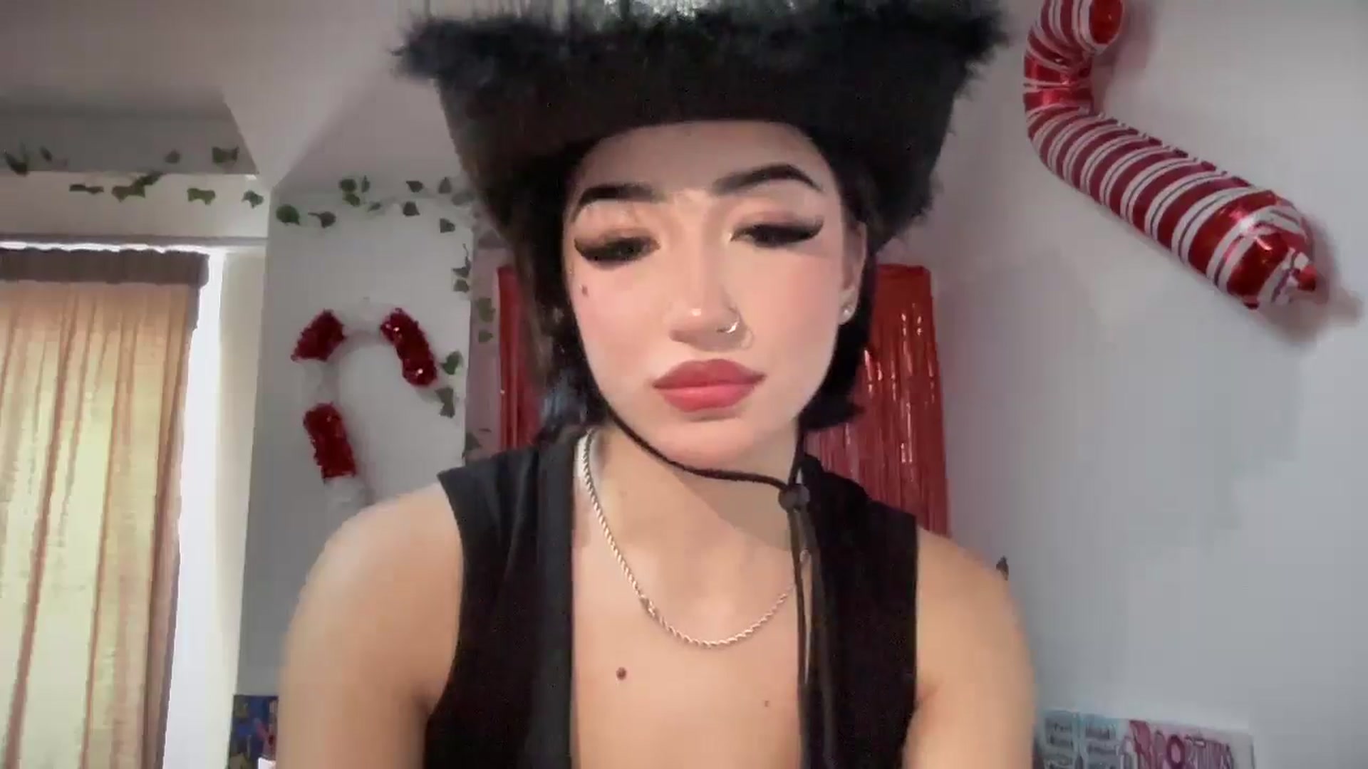 Gallery image thumbnail from Young_Evil's myfreecams stream on, 01/01/2026, 14:23 image 2 of 20